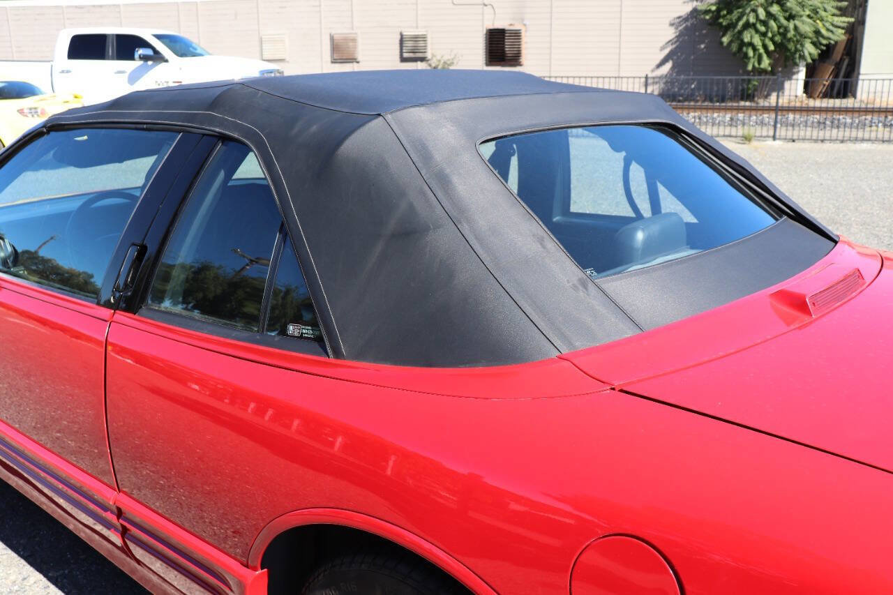 Used 1993 Oldsmobile Cutlass Supreme Convertible image 24