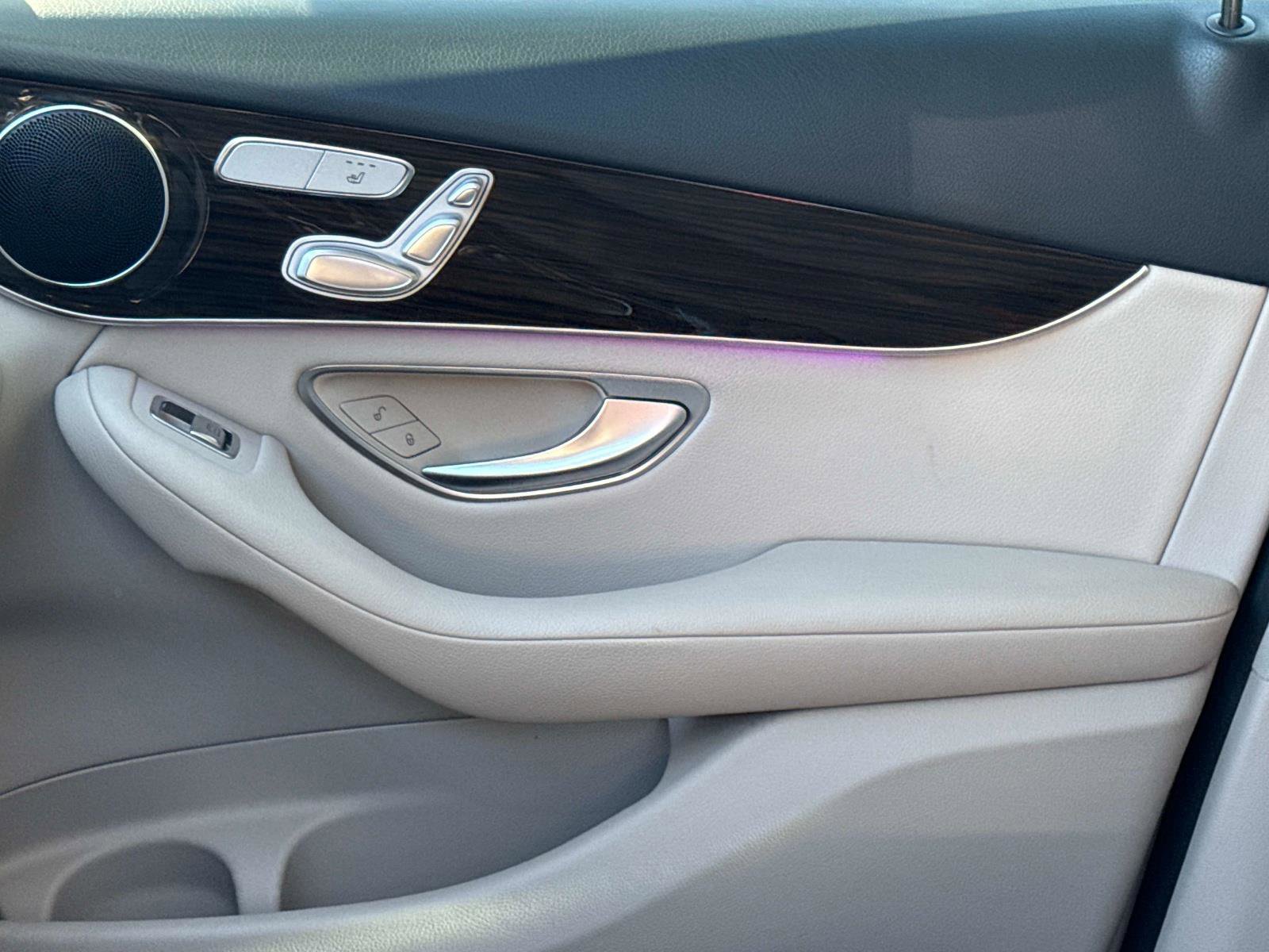 Used 2022 Mercedes-Benz GLC 300 GLC 300 image 25