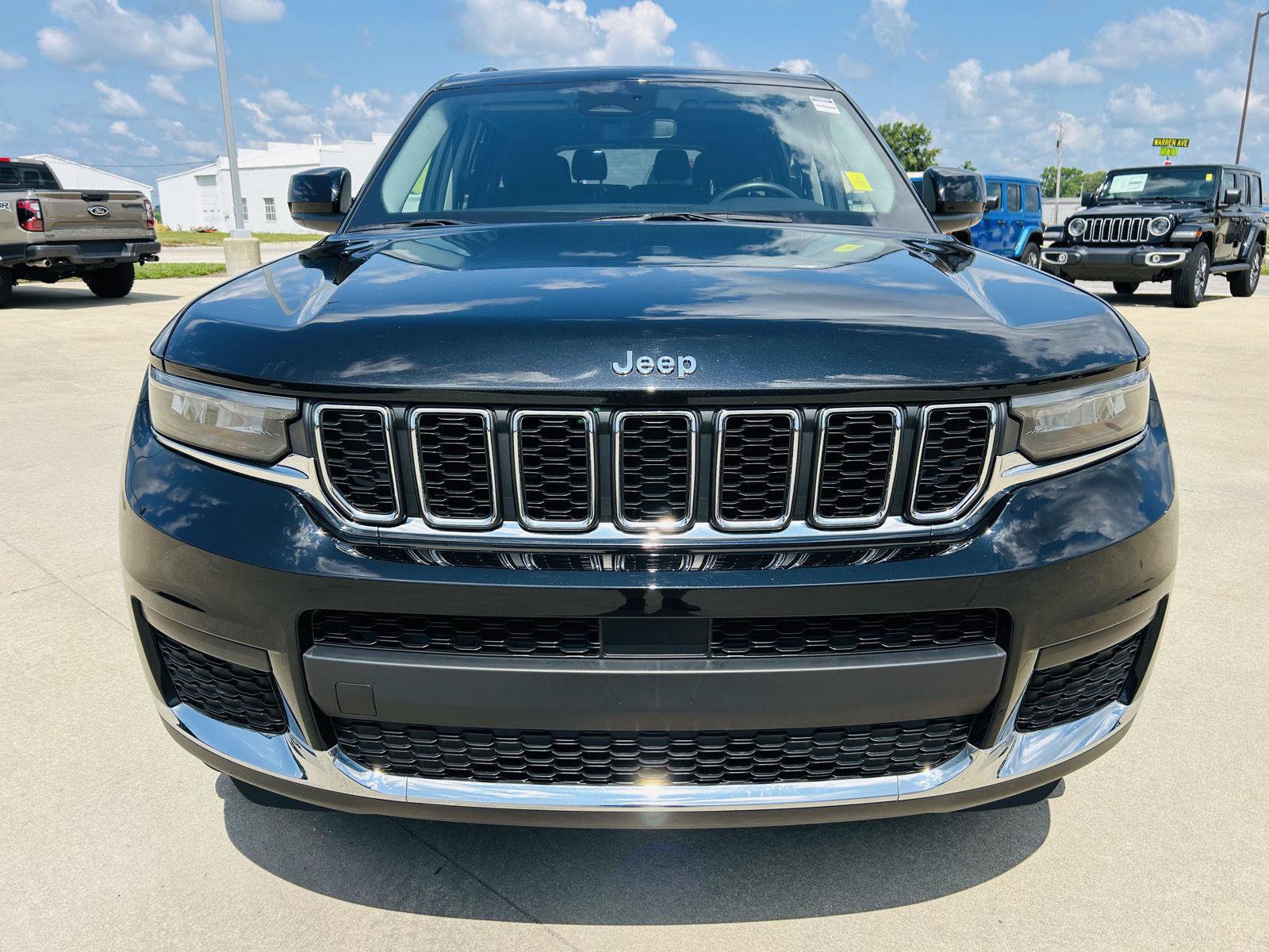 Used 2022 Jeep Grand Cherokee L Laredo w/ Luxury Tech Group I AWD/4WD image 35