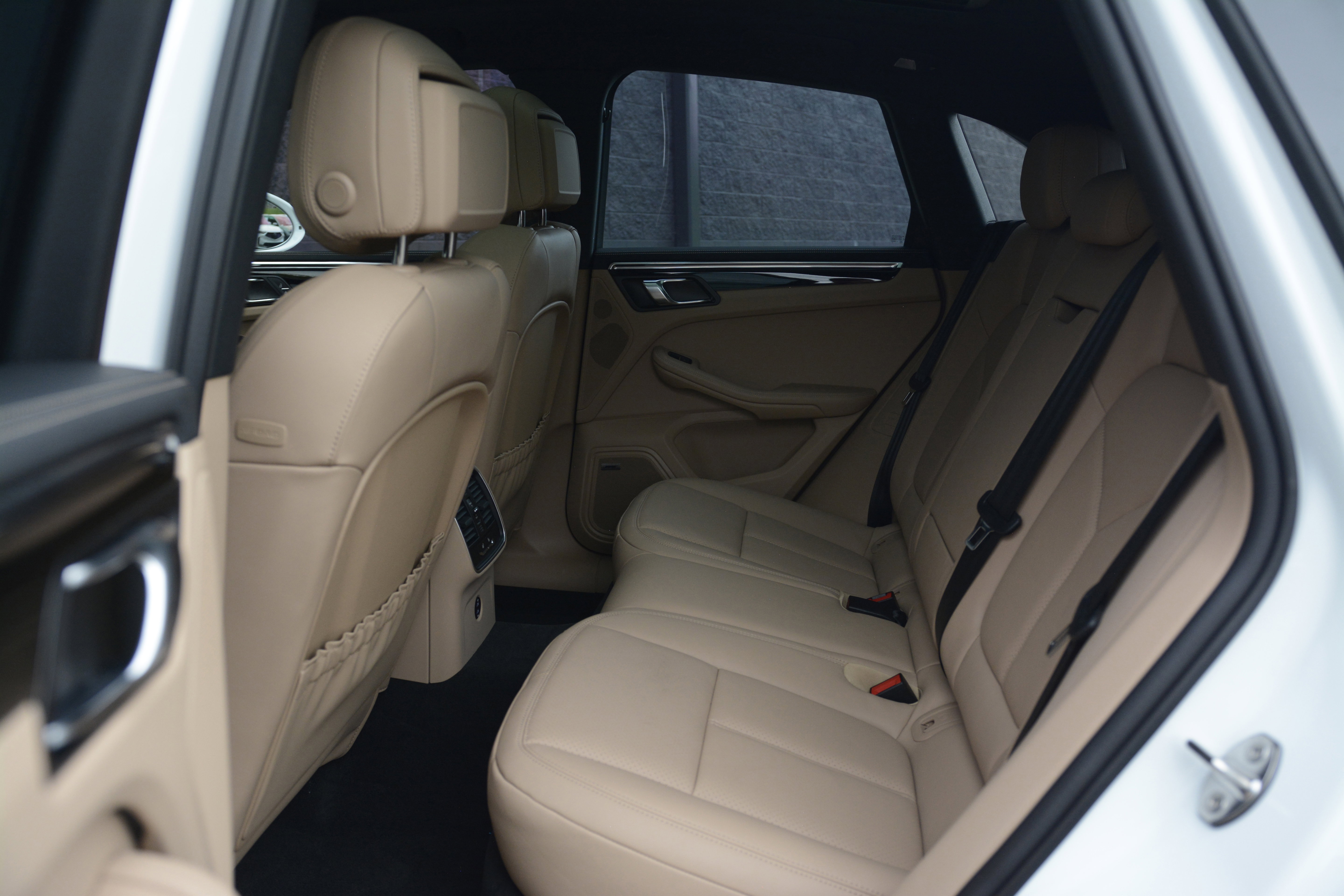 Certified 2026 Porsche Macan AWD/4WD image 31
