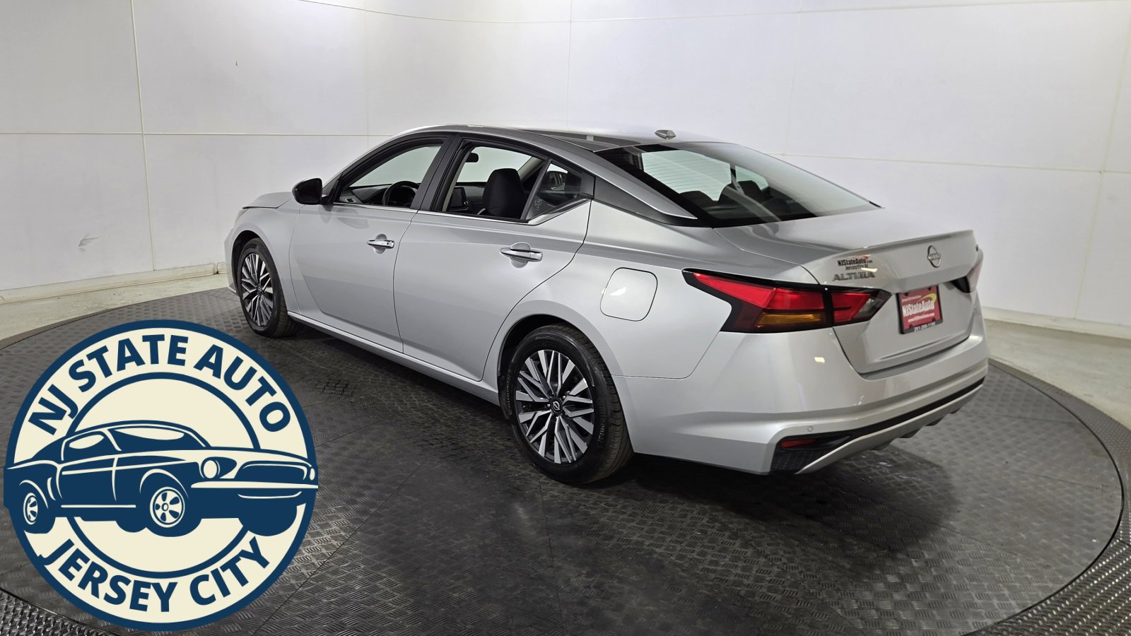 Used 2024 Nissan Altima 2.5 SV image 5
