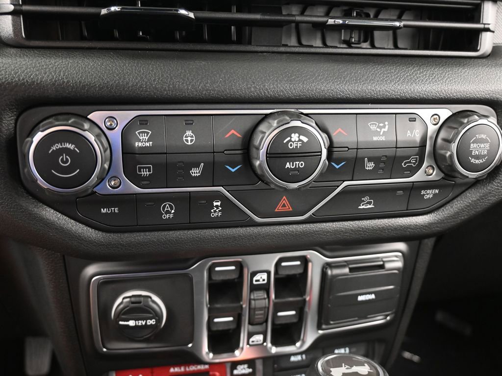 Used 2025 Jeep Wrangler Willys AWD/4WD image 18