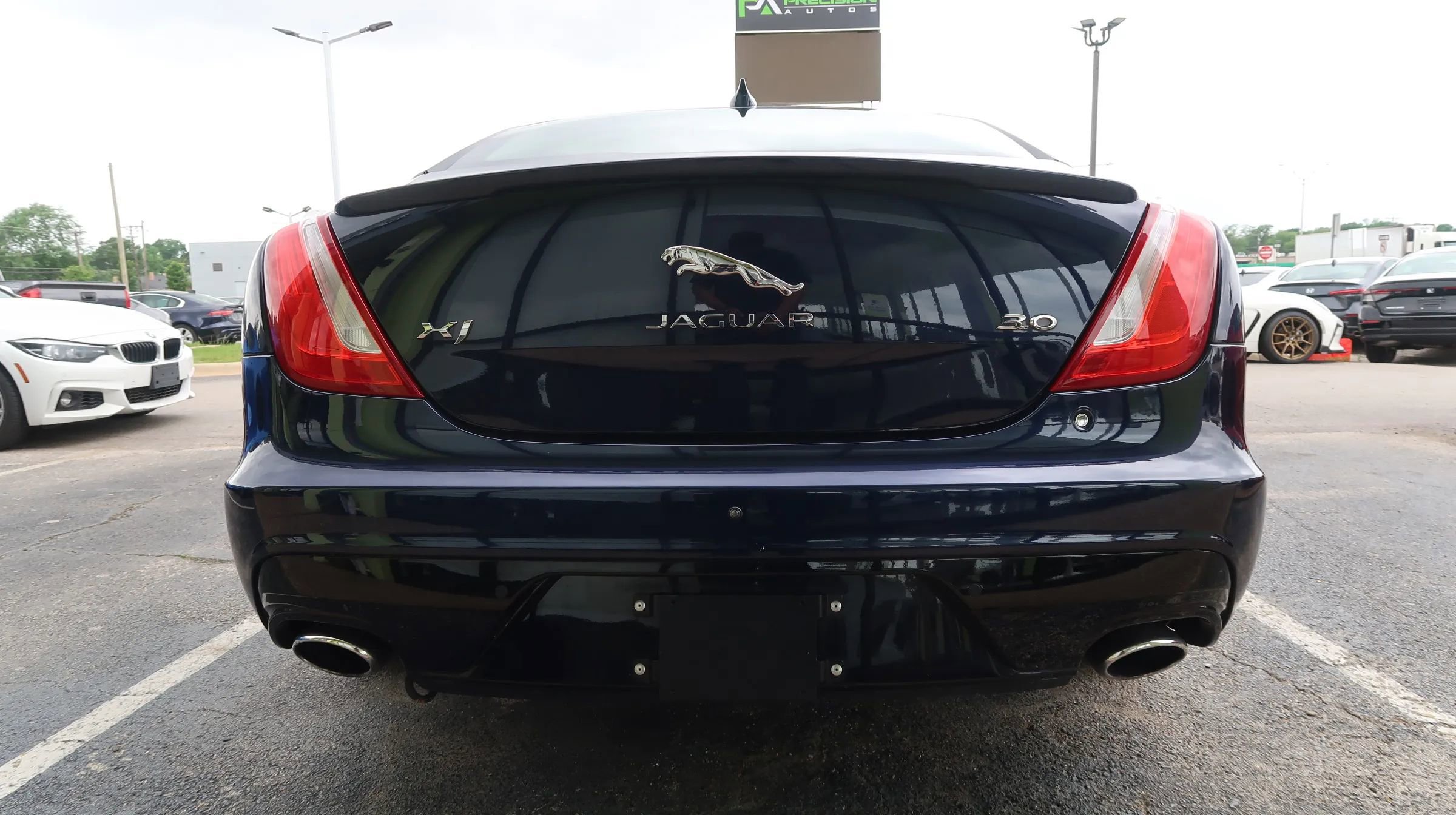 Used 2019 Jaguar XJ R-Sport RWD image 9