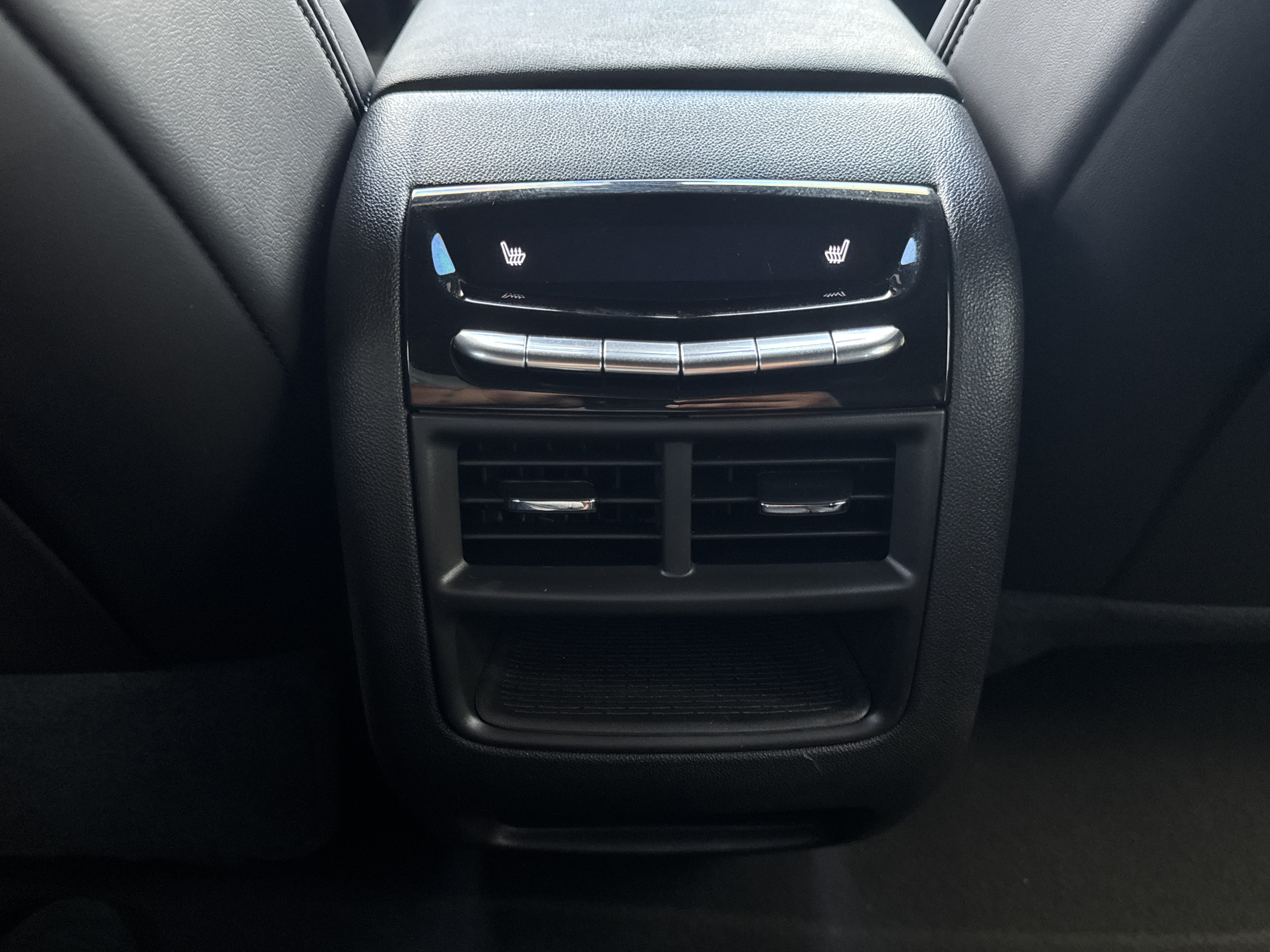 Certified 2024 Cadillac XT5 Premium Luxury w/ Technology Package FWD image 17