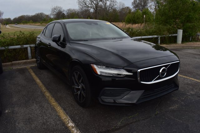 Used 2020 Volvo S60 T6 Momentum image 3