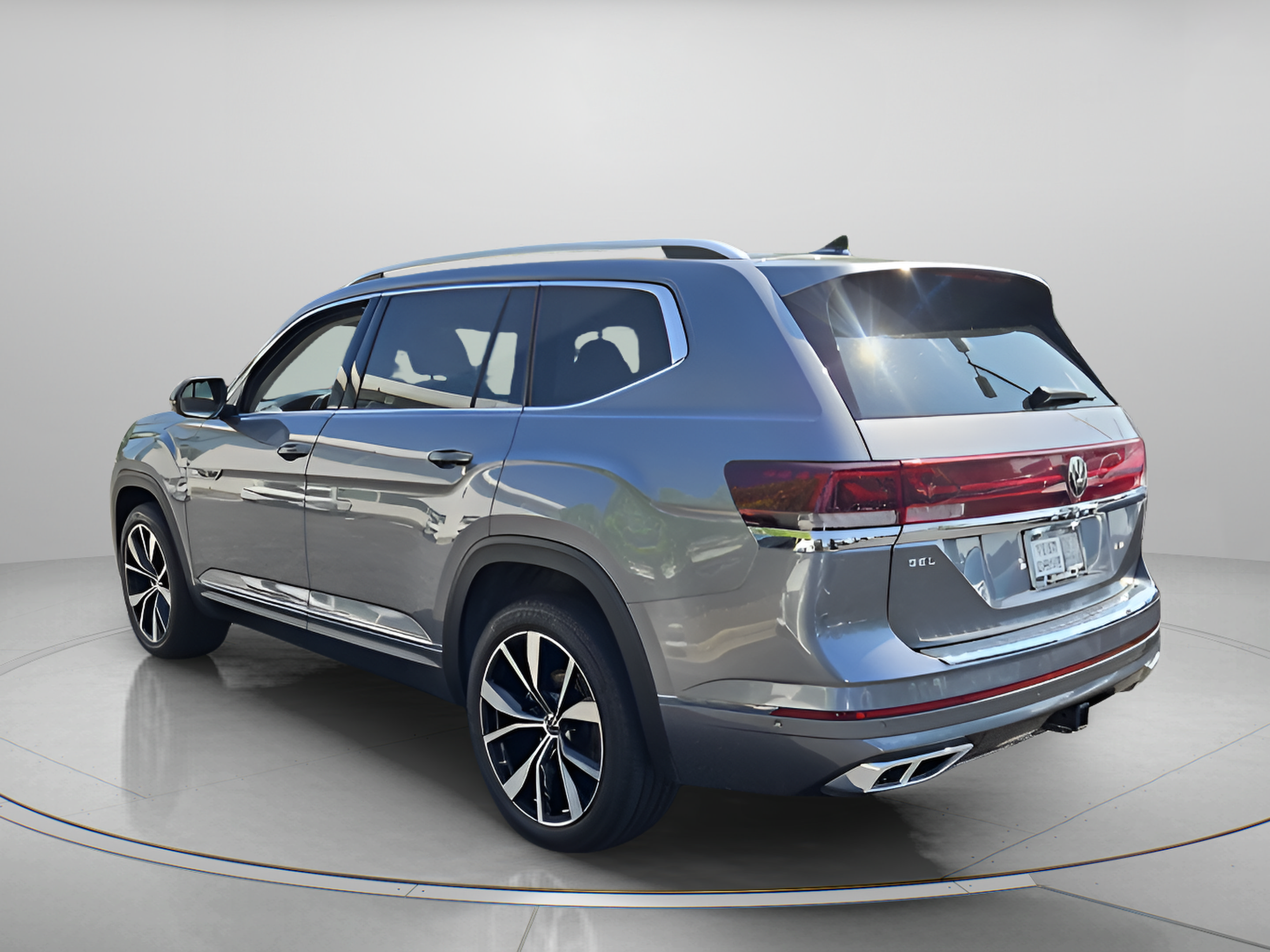 Used 2024 Volkswagen Atlas SEL Premium R-Line AWD/4WD image 3