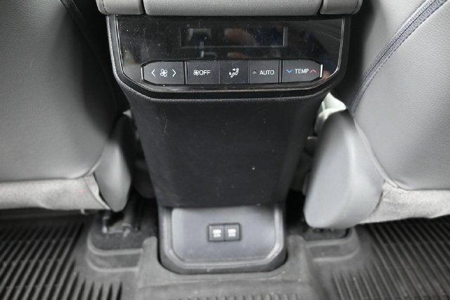 Used 2021 Toyota Highlander XLE AWD/4WD image 17