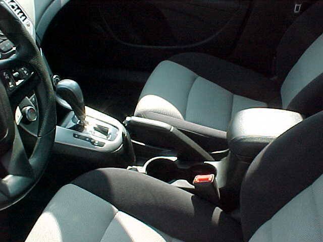Used 2013 Chevrolet Cruze LS FWD image 17