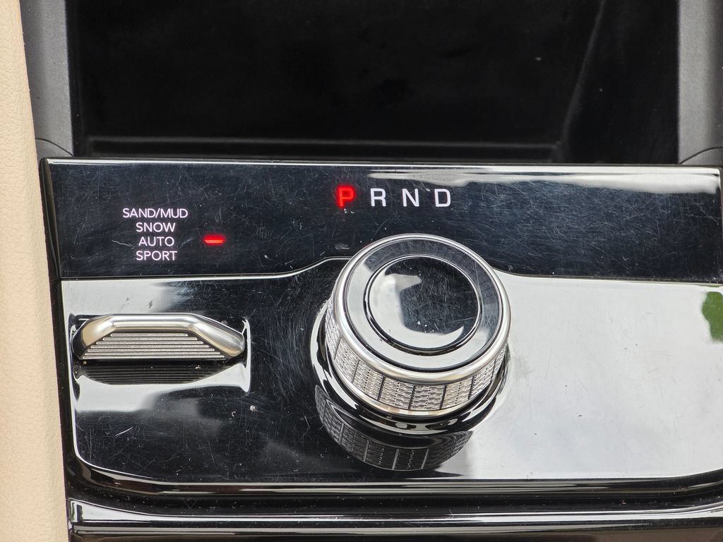 Used 2023 Jeep Grand Cherokee Limited AWD/4WD image 19