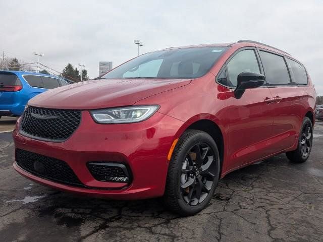 New 2026 Chrysler Pacifica Limited image 6