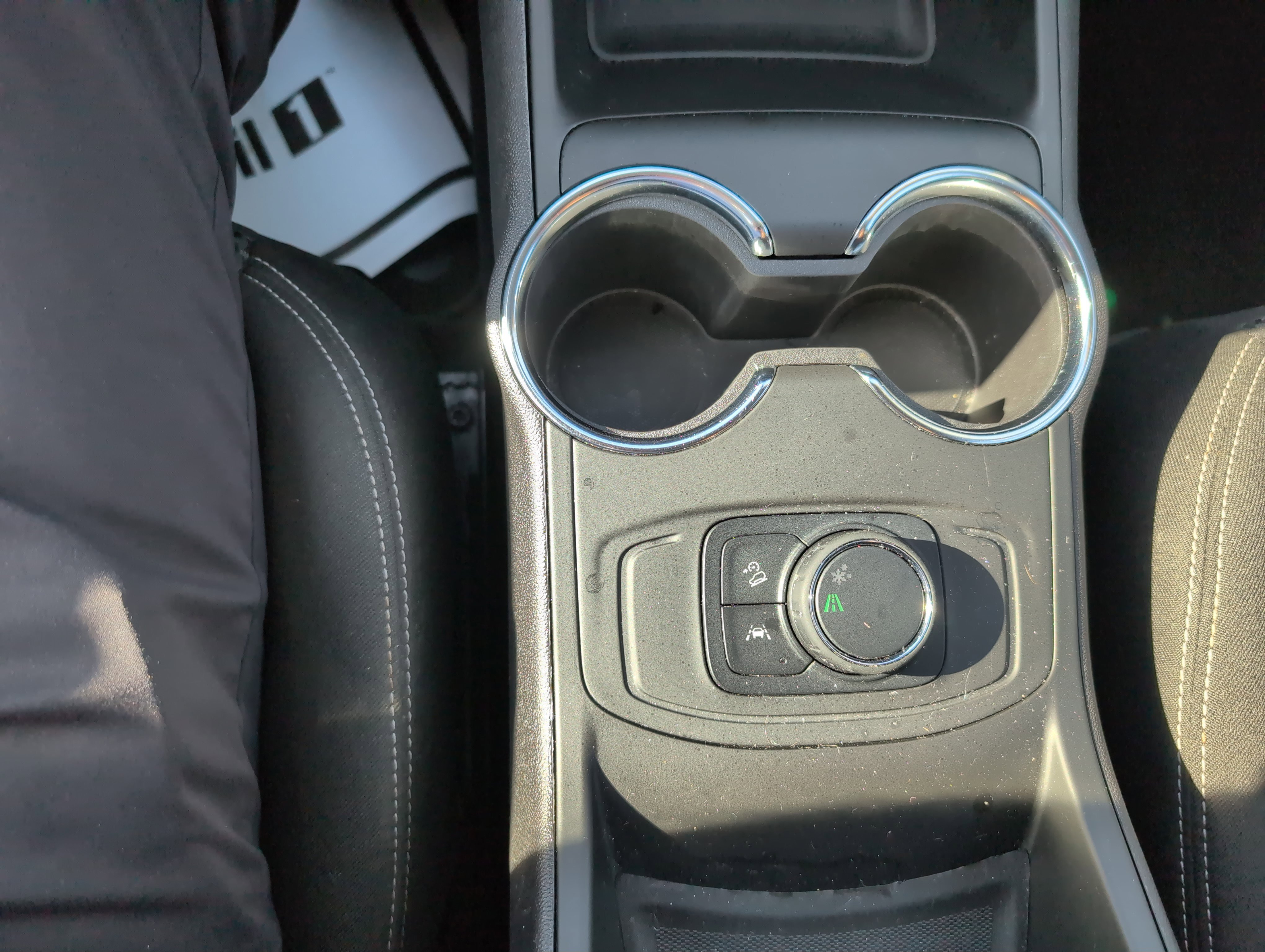 Used 2024 GMC Terrain SLE image 23