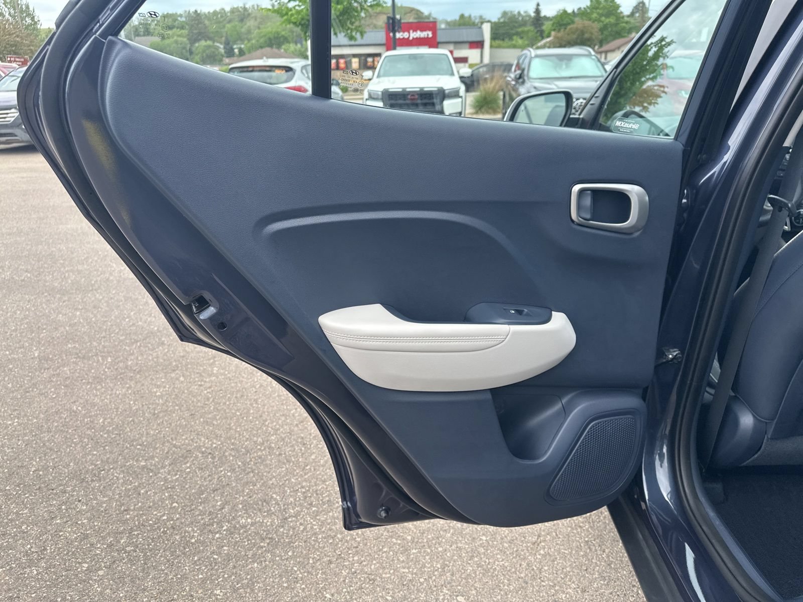 Used 2025 Hyundai Venue Limited FWD image 19