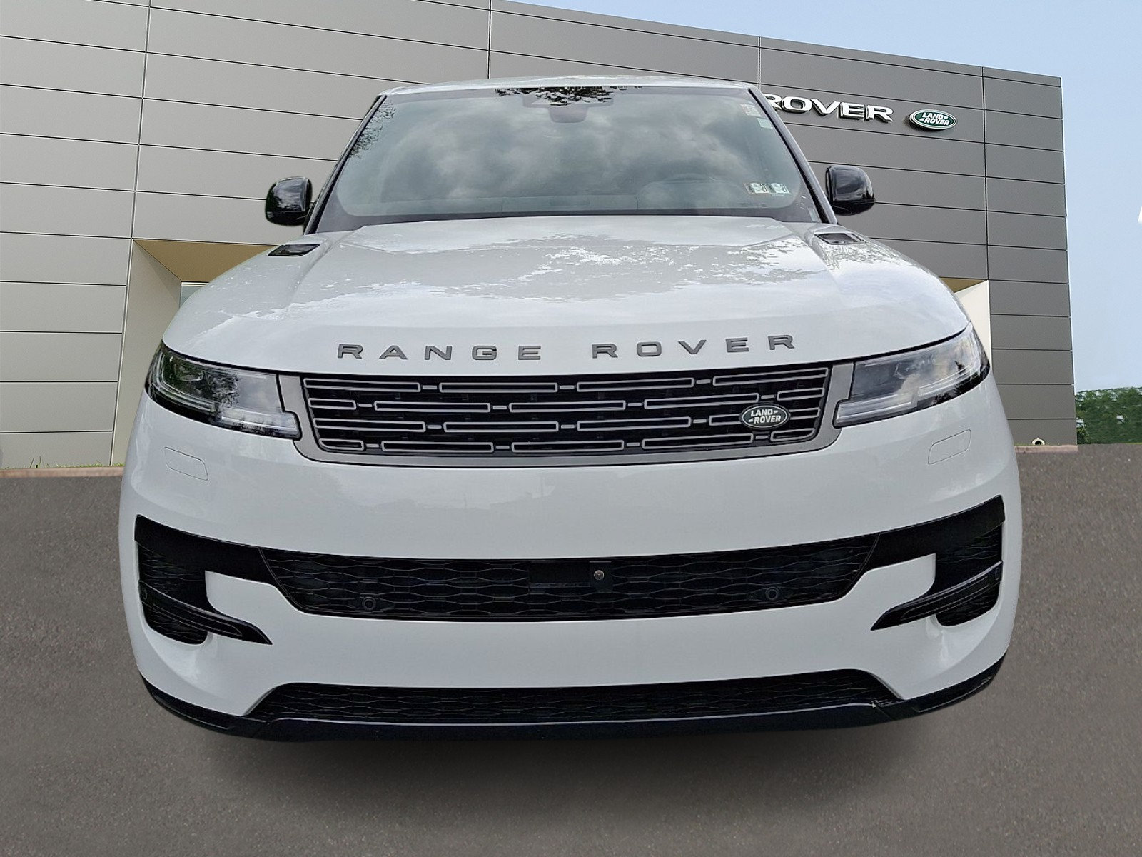 Used 2025 Land Rover Range Rover Sport AWD/4WD image 8