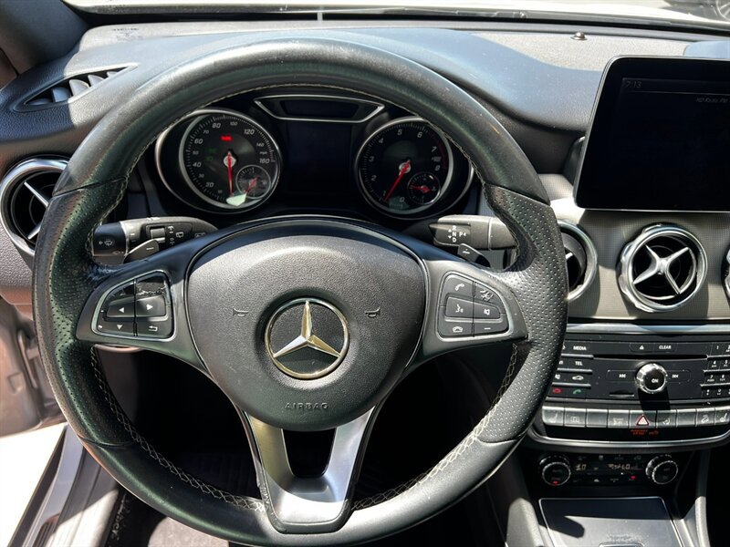 Used 2018 Mercedes-Benz GLA 250 4MATIC w/ Premium Package image 33