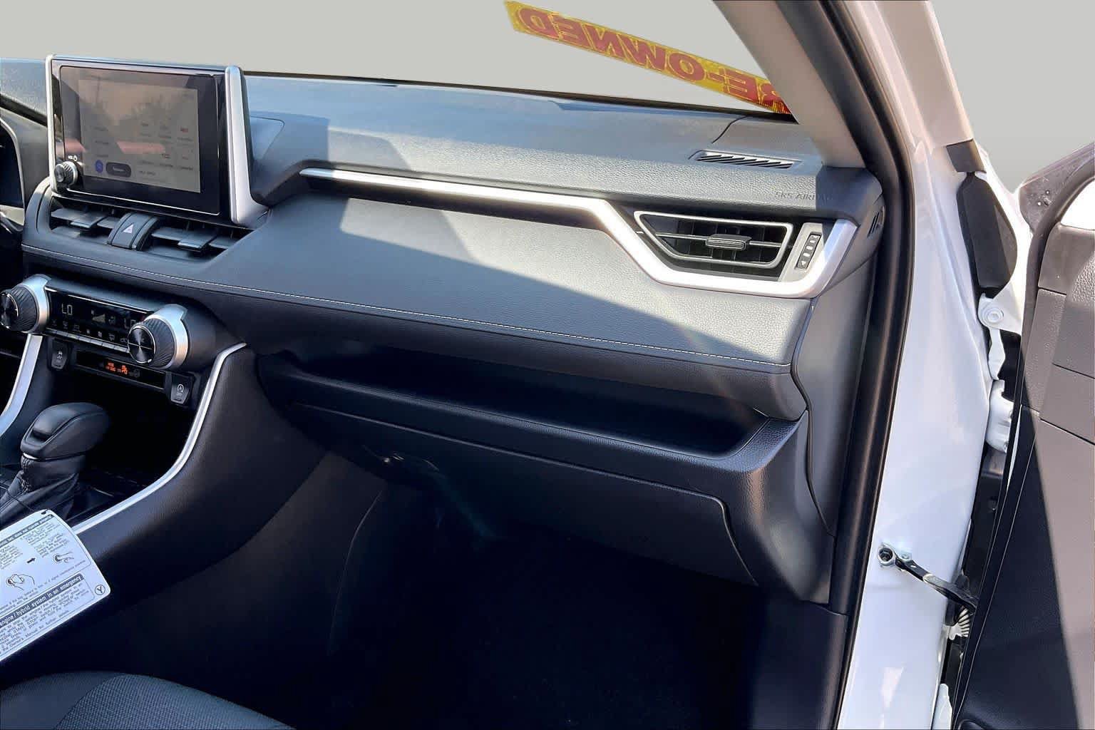 Used 2025 Toyota RAV4 XLE FWD image 19