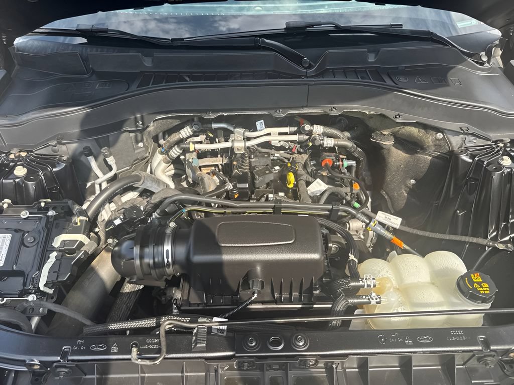Used 2021 Ford Explorer XLT w/ Equipment Group 202A AWD/4WD image 9