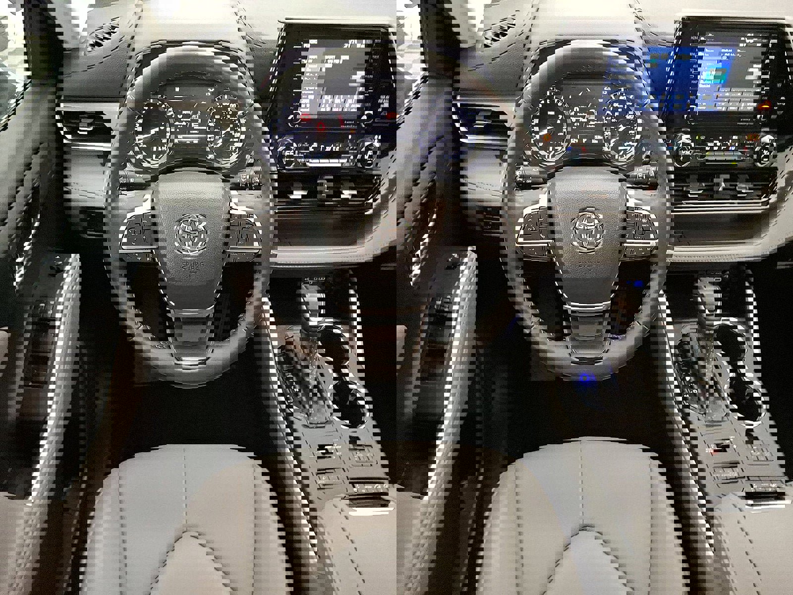 Used 2022 Toyota Highlander XLE image 21