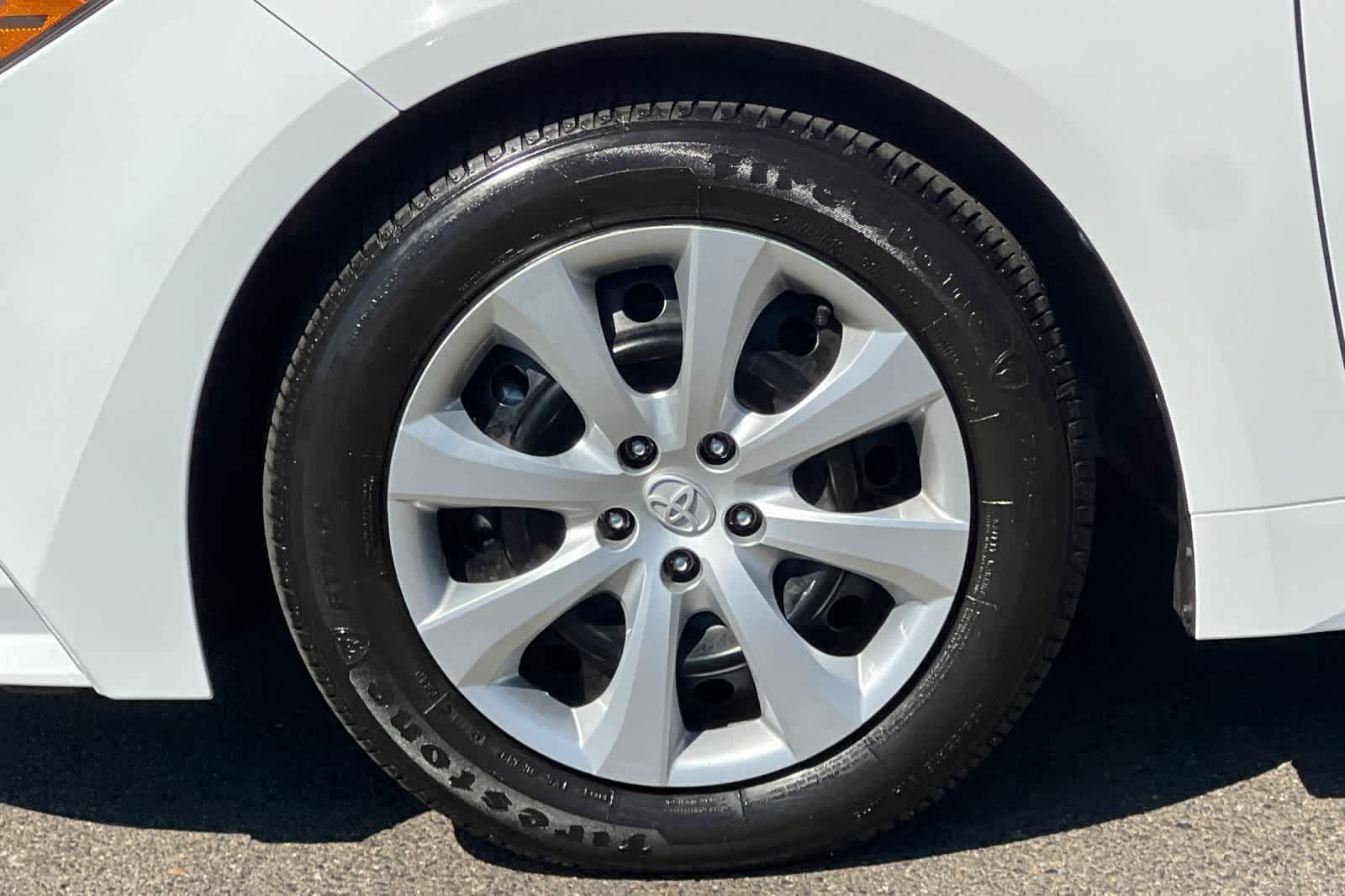 Certified 2025 Toyota Corolla LE FWD image 28