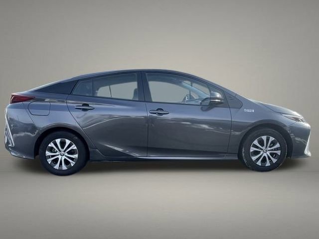 Used 2022 Toyota Prius Prime LE image 6