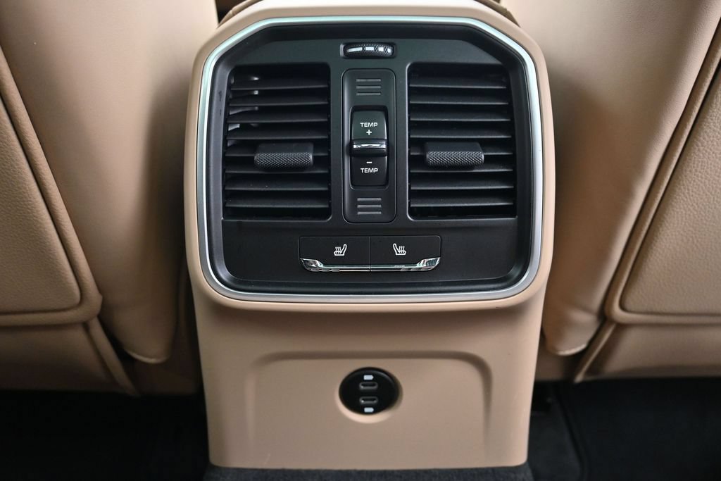 Certified 2026 Porsche Macan AWD/4WD image 8