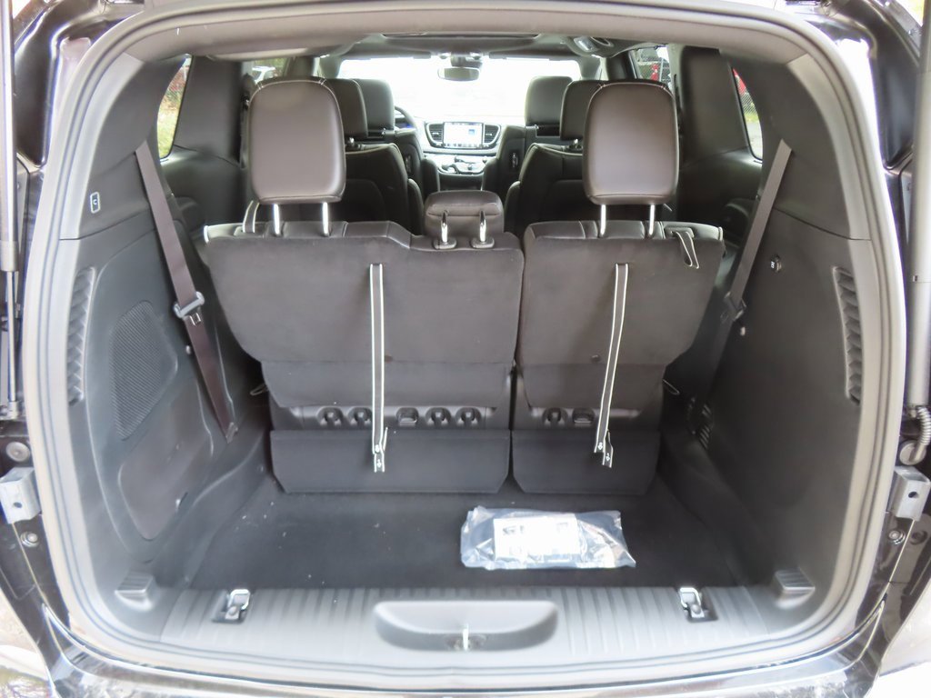 New 2026 Chrysler Pacifica Limited w/ Uconnect Theater Family Group image 22