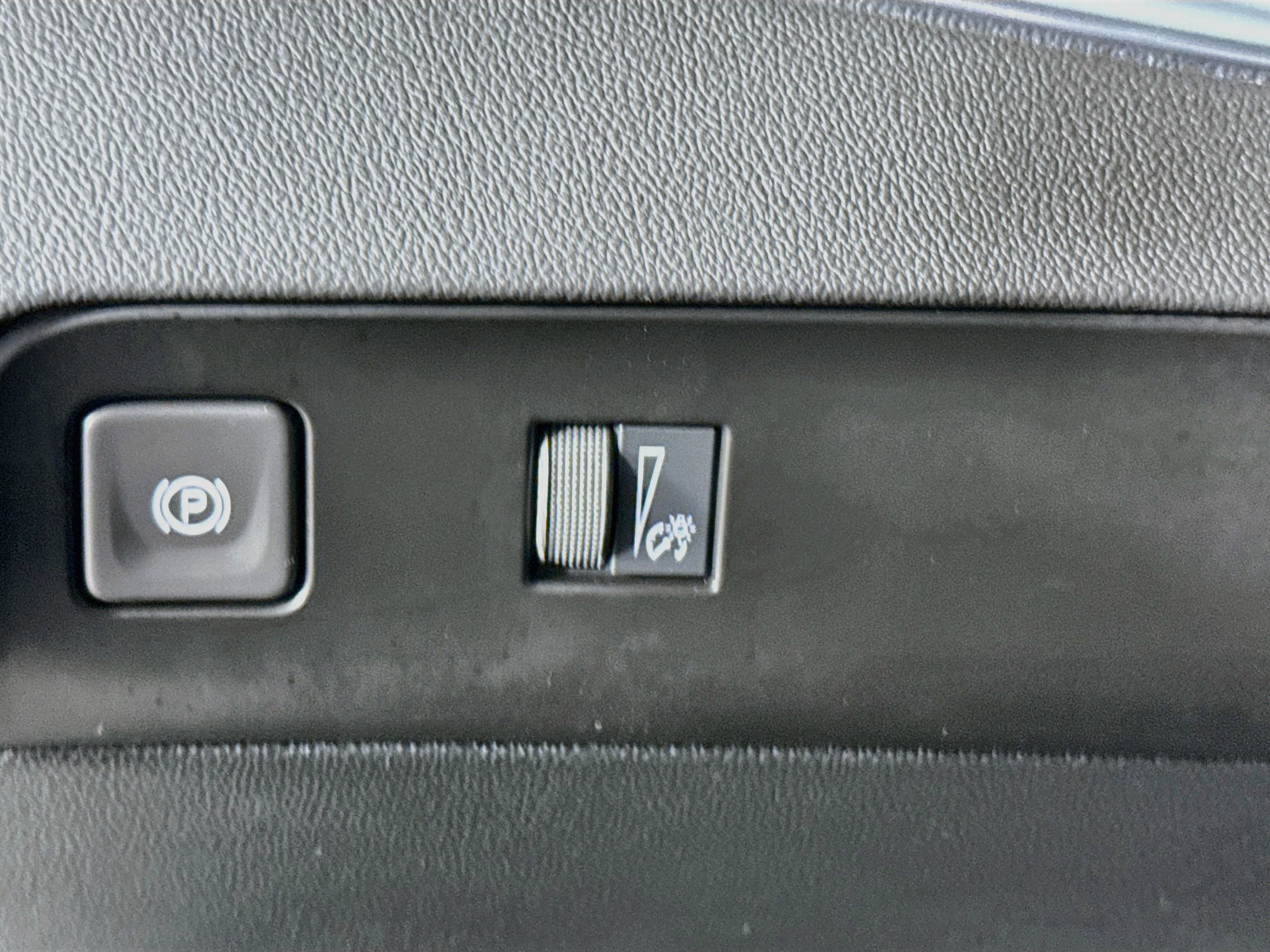 Used 2023 Buick Enclave Essence w/ Experience Buick Package FWD image 9