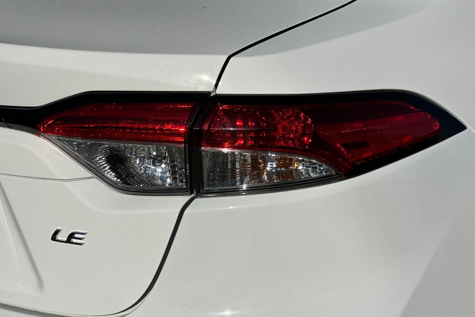 Used 2025 Toyota Corolla LE w/ LE Premium Package FWD image 20