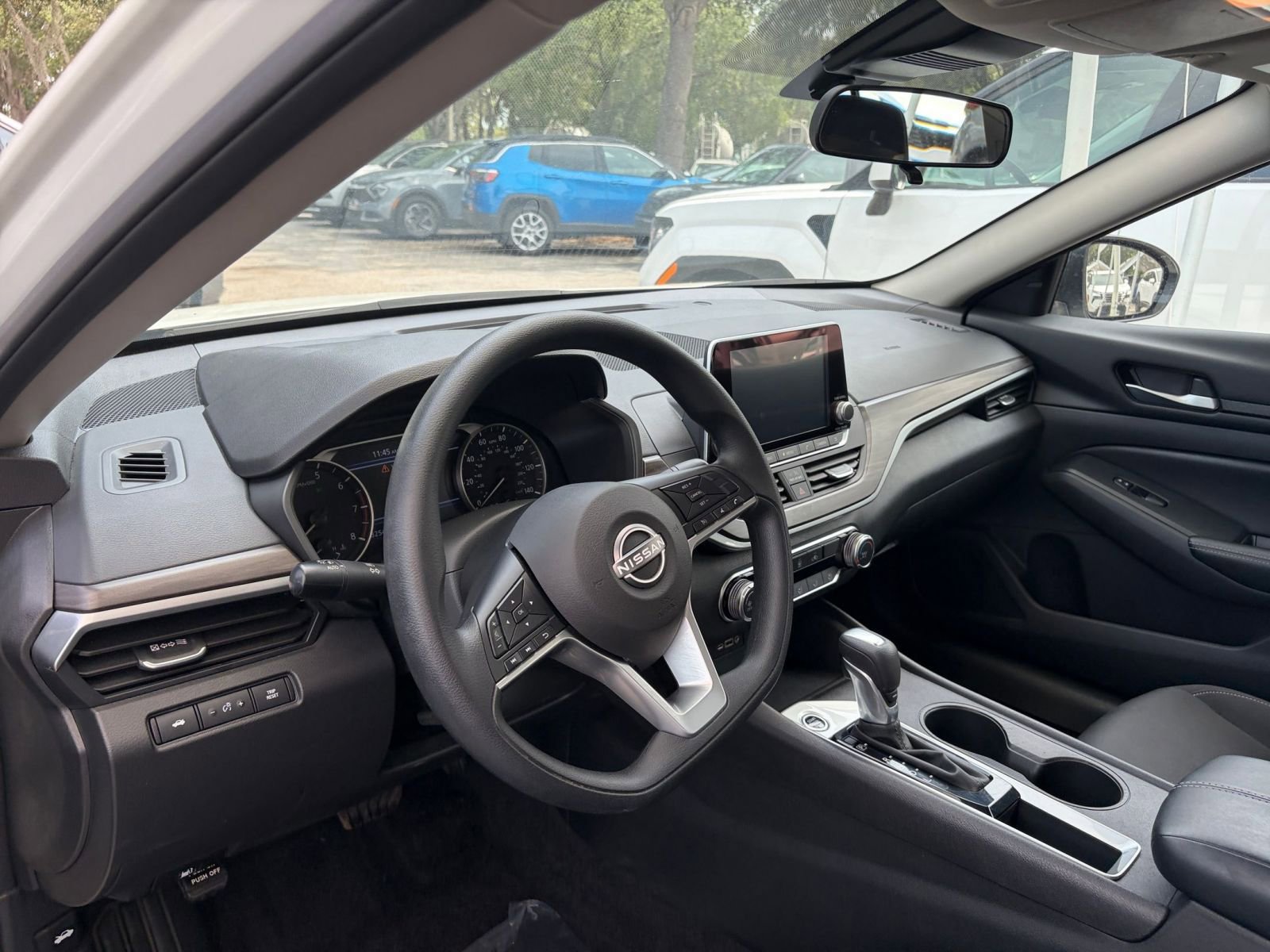 Used 2025 Nissan Altima 2.5 SV FWD image 34