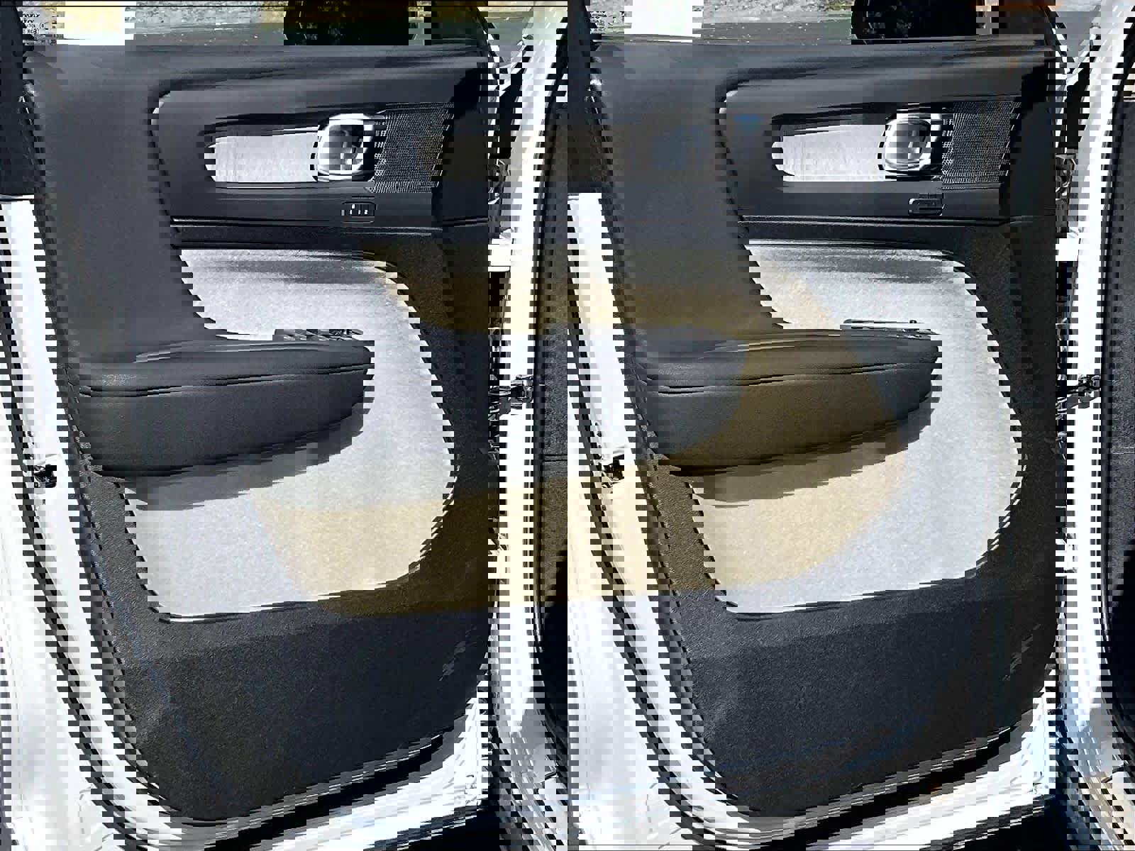 Used 2026 Volvo XC40 B5 Plus w/ Protection Package Premier image 26