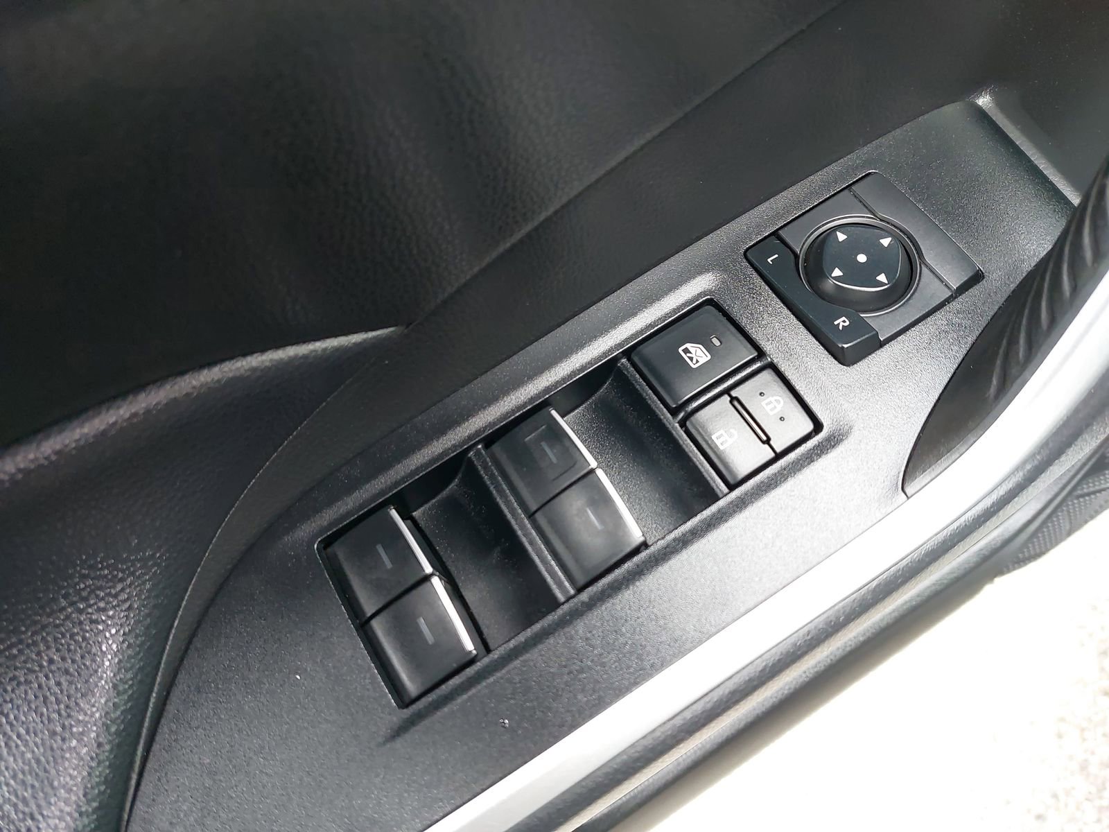 Used 2022 Toyota RAV4 XLE Premium FWD image 27