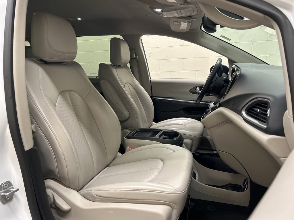 Used 2021 Chrysler Voyager Lxi image 12