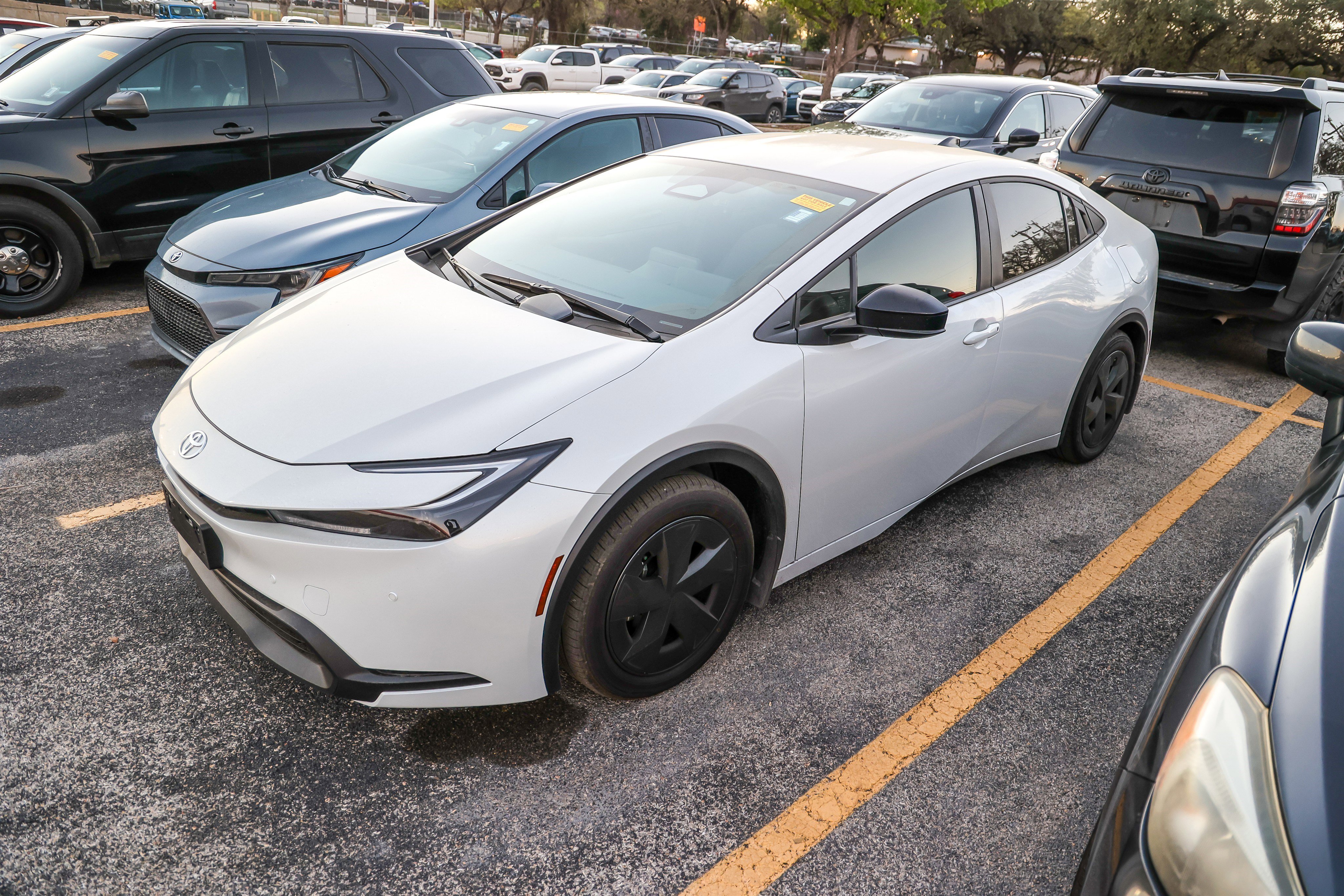 Used 2026 Toyota Prius LE image 3