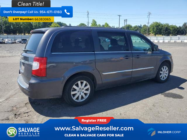 Used 2015 Chrysler Town & Country Touring image 4