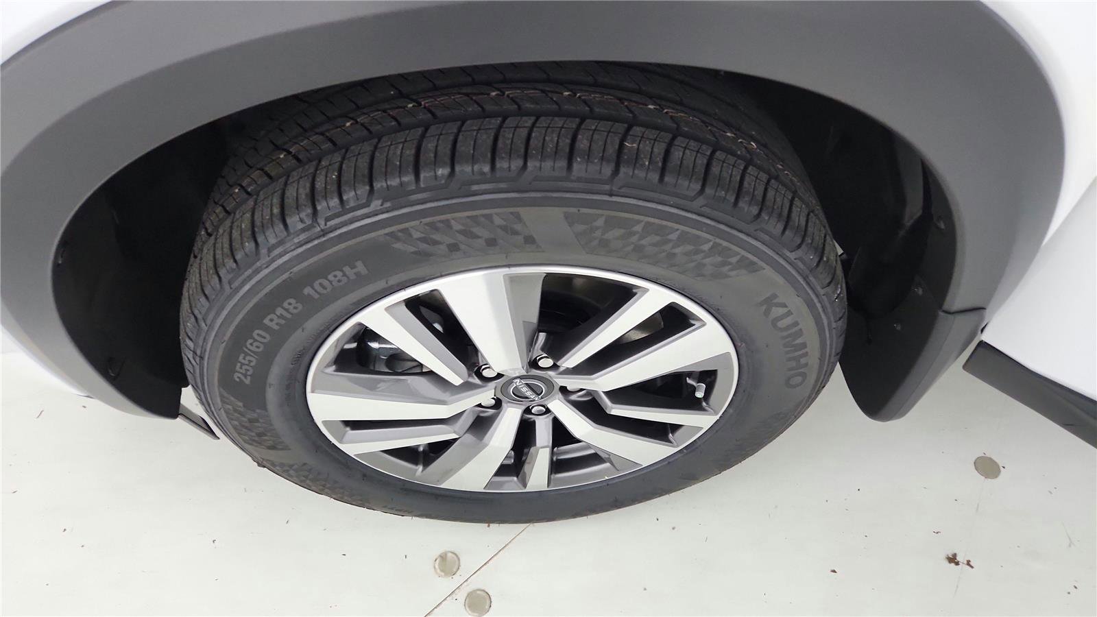 Used 2025 Nissan Pathfinder SL w/ Black Appearance Package image 34