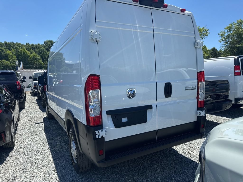 Used 2026 RAM ProMaster 2500 w/ Convenience Group FWD image 4