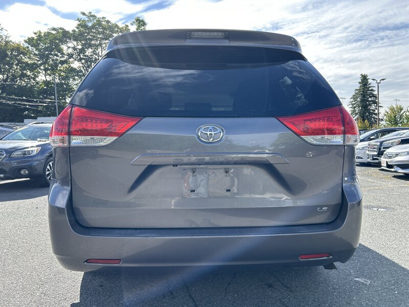 Used 2014 Toyota Sienna LE FWD image 5