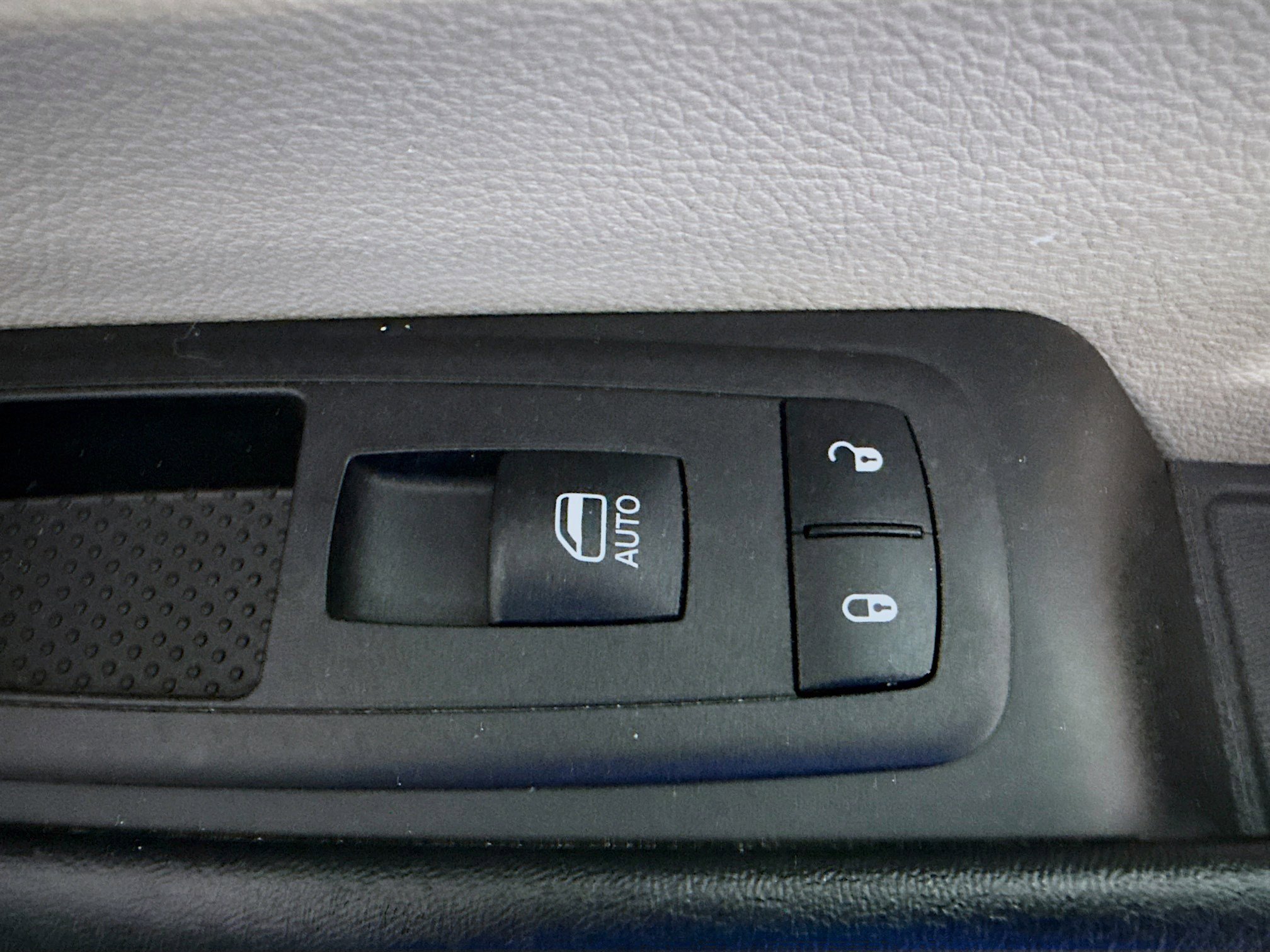 Used 2023 Chrysler Voyager LX FWD image 29