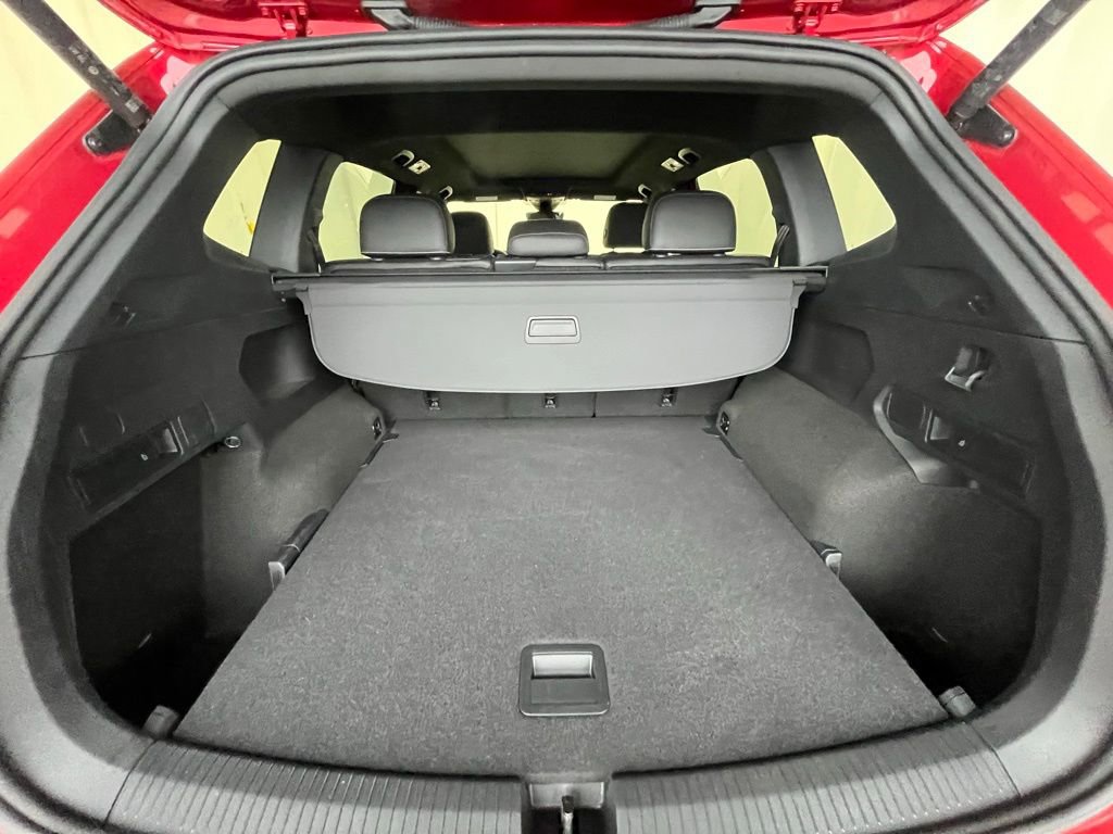 Certified 2024 Volkswagen Tiguan SEL R-Line image 29