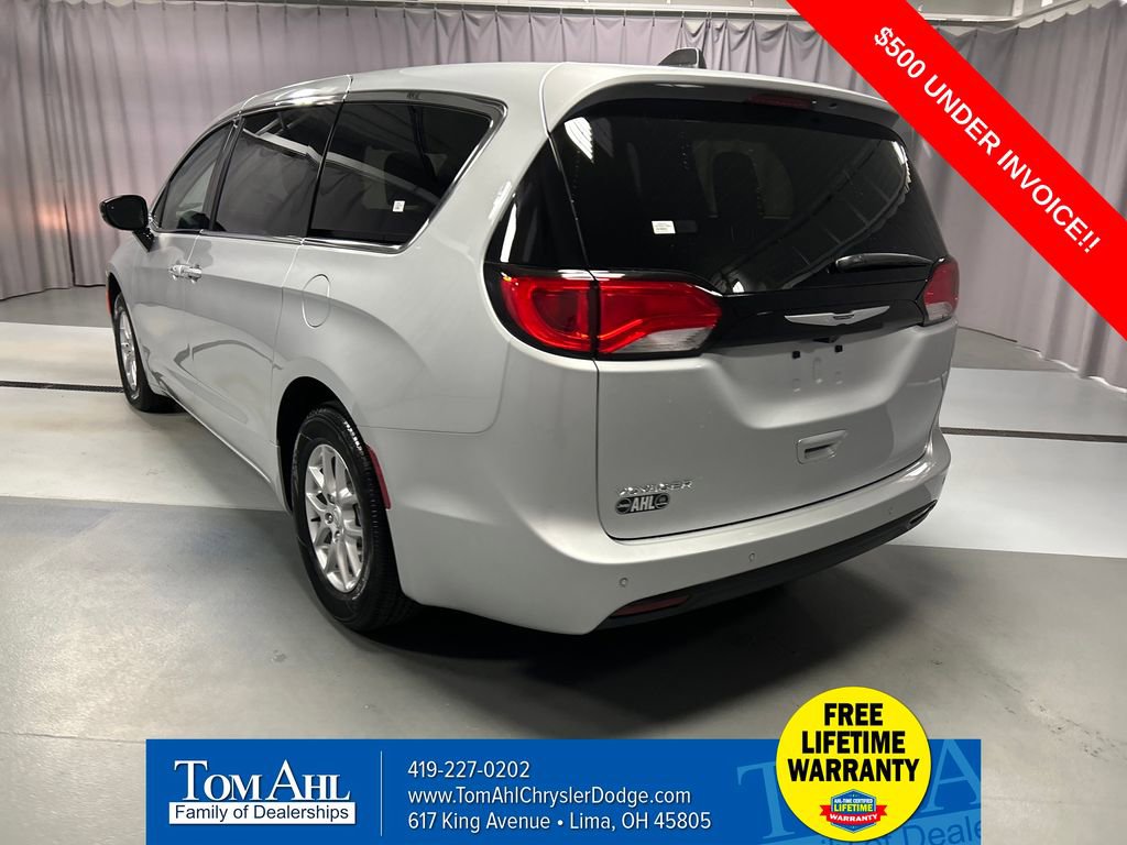 New 2026 Chrysler Voyager LX image 5