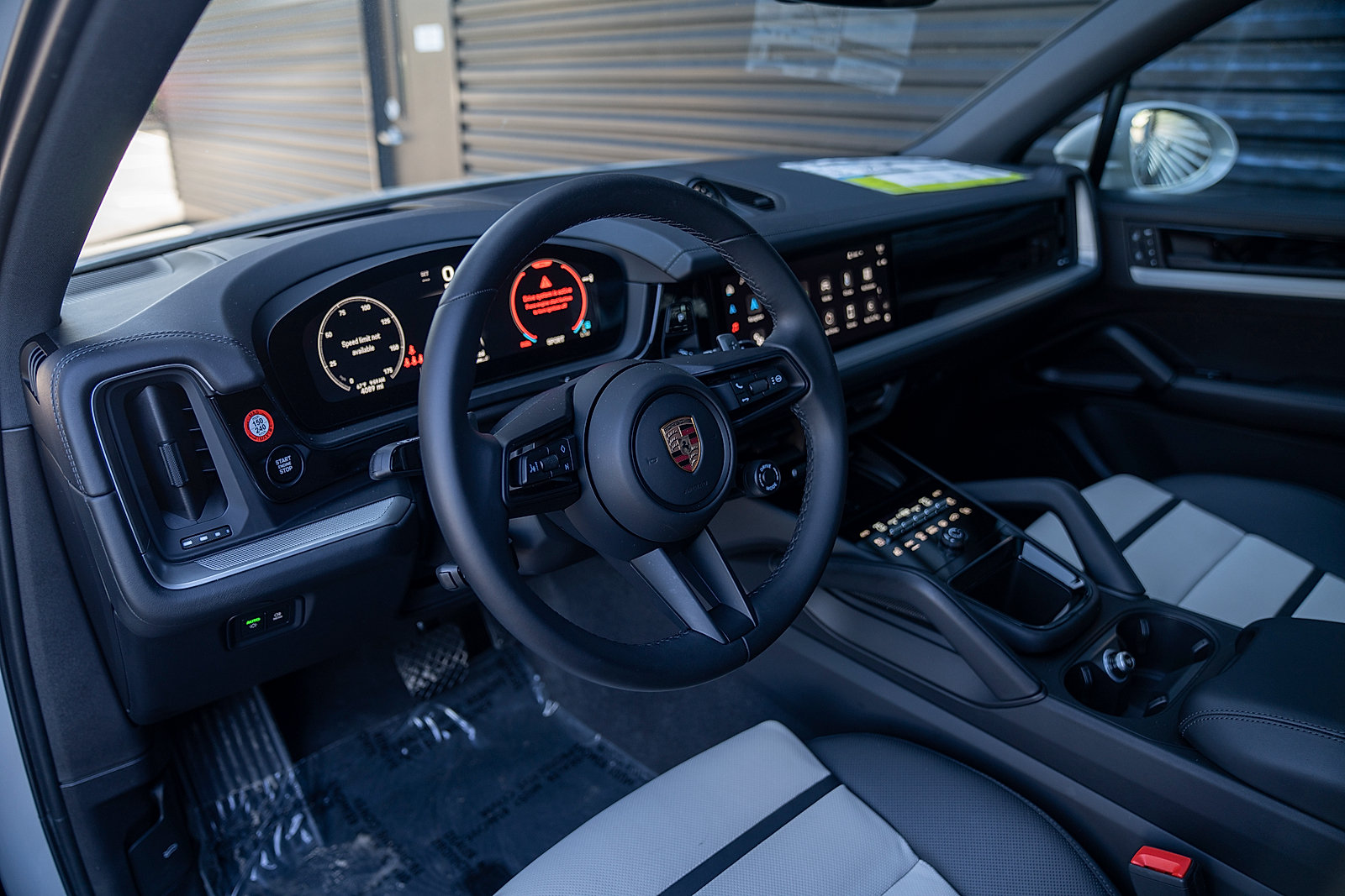 Certified 2025 Porsche Cayenne E-Hybrid AWD/4WD image 4