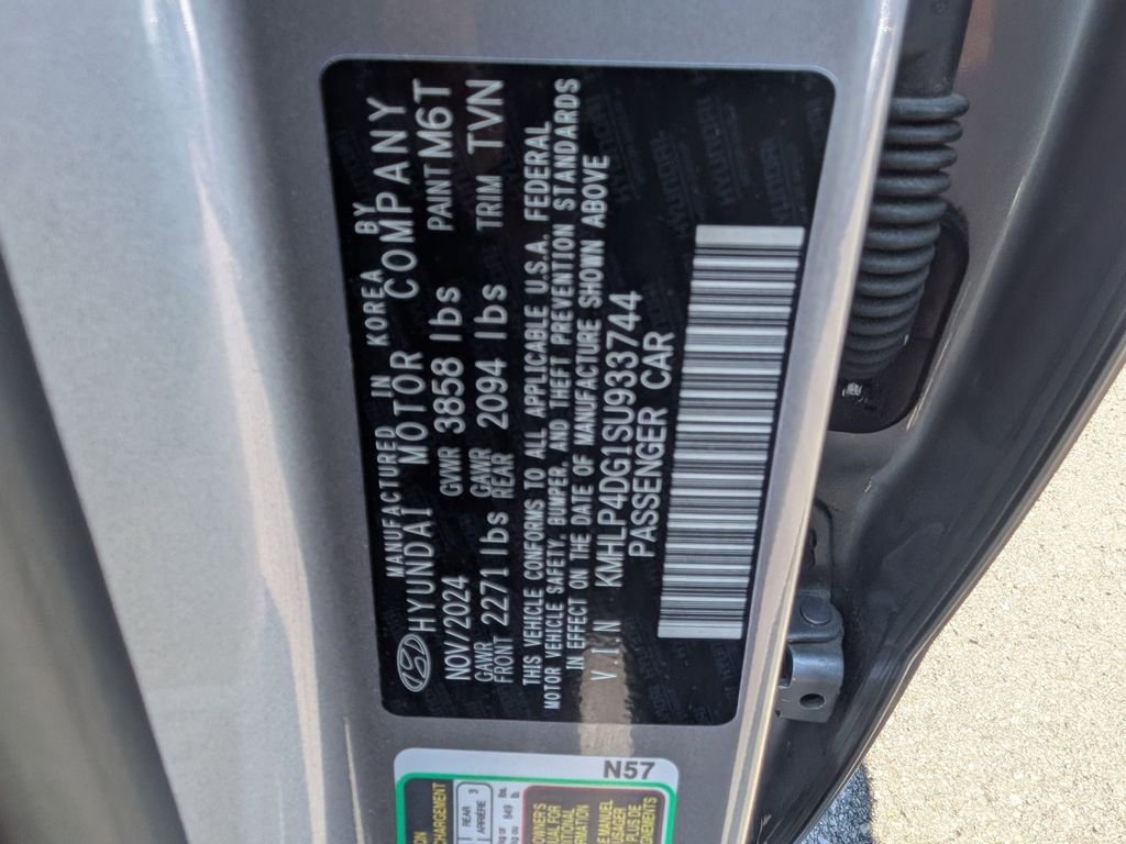 Used 2025 Hyundai Elantra Limited image 36