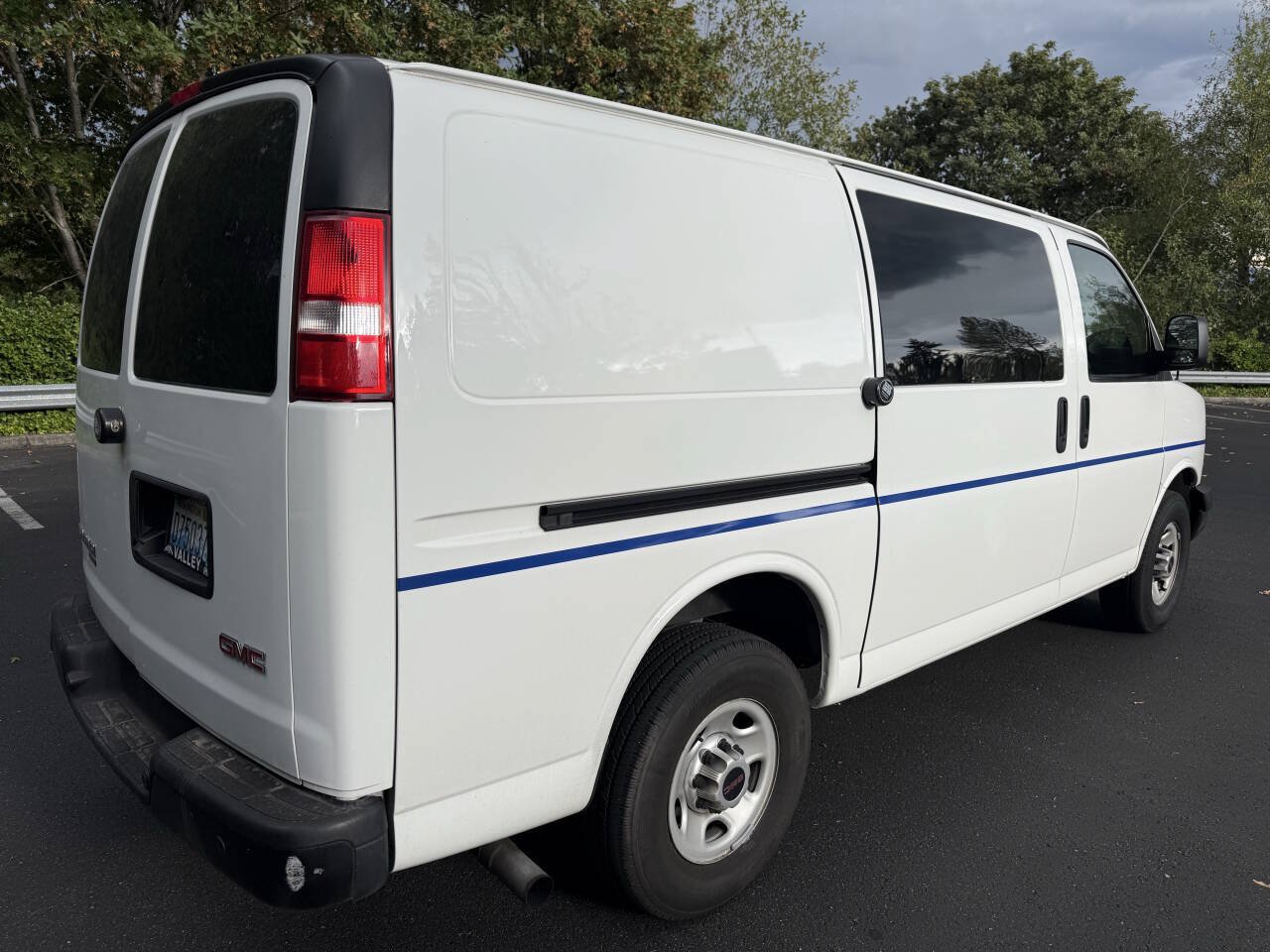 Used 2016 GMC Savana 3500 RWD image 5