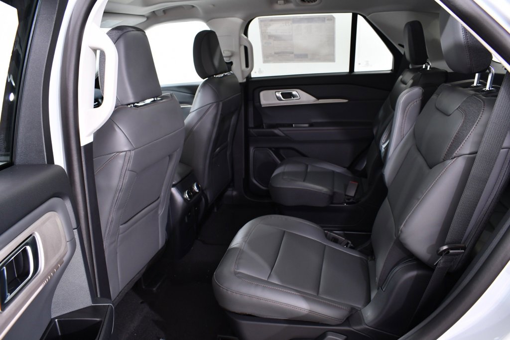New 2025 Ford Explorer Active w/ Active Comfort Package image 16