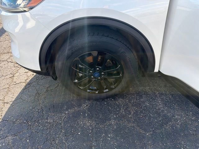 Used 2020 Ford Escape SE image 30