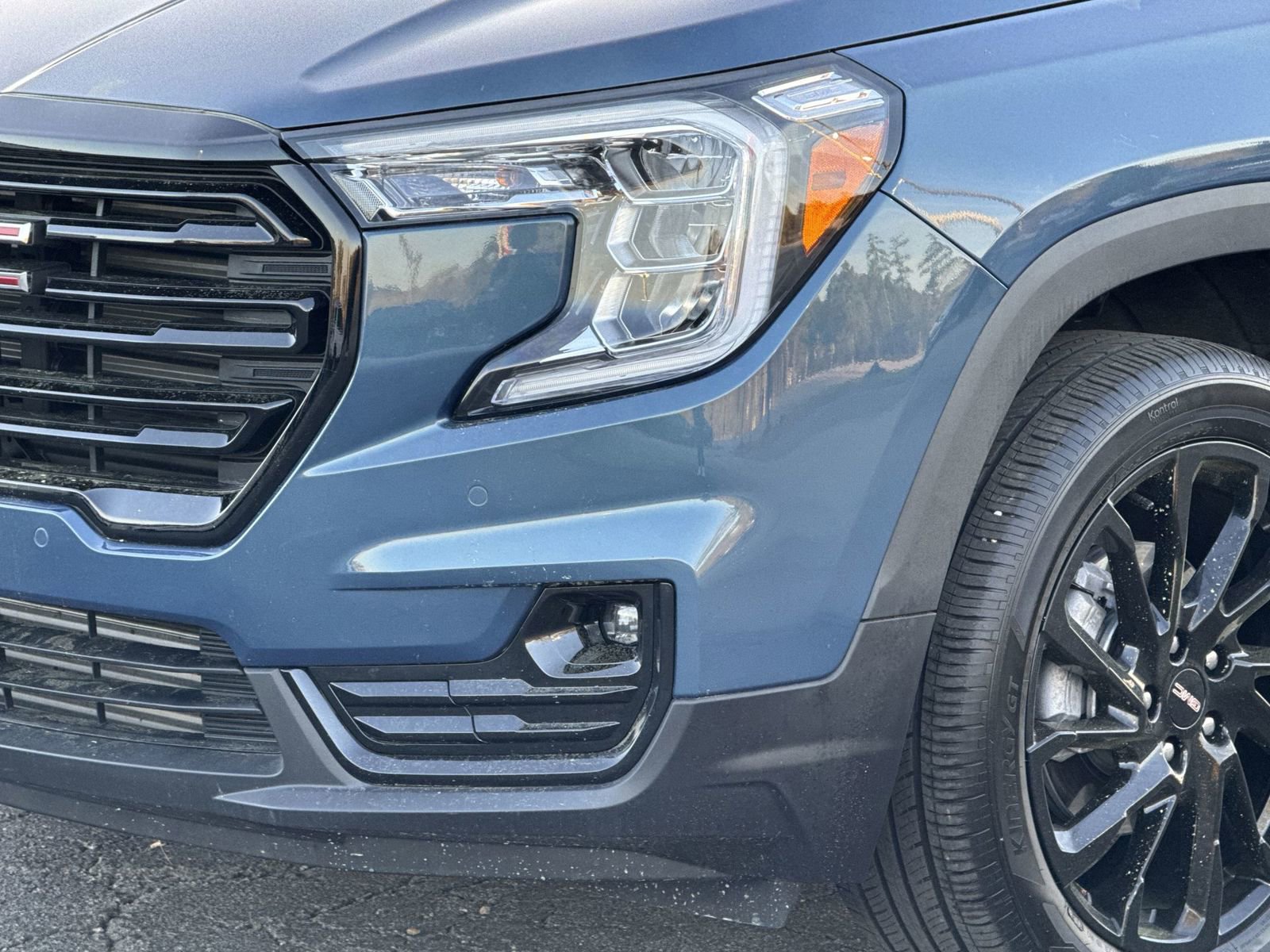 Used 2024 GMC Terrain SLT w/ Tech Package image 6