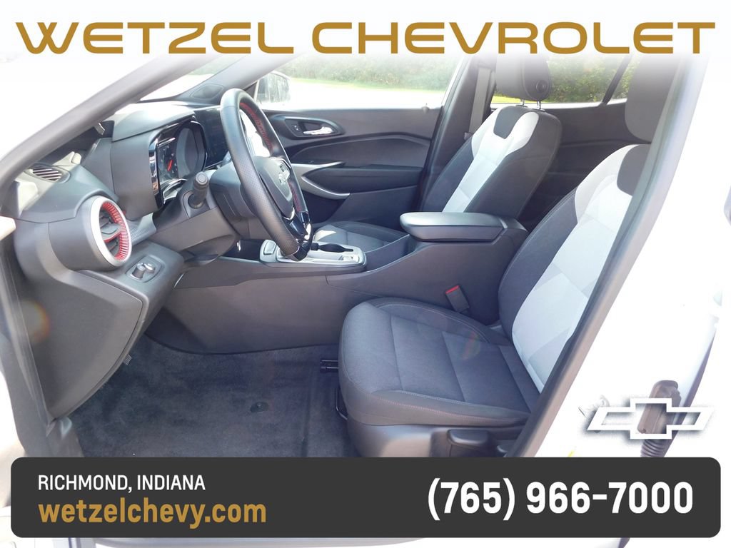 Used 2024 Chevrolet Trax RS FWD image 12