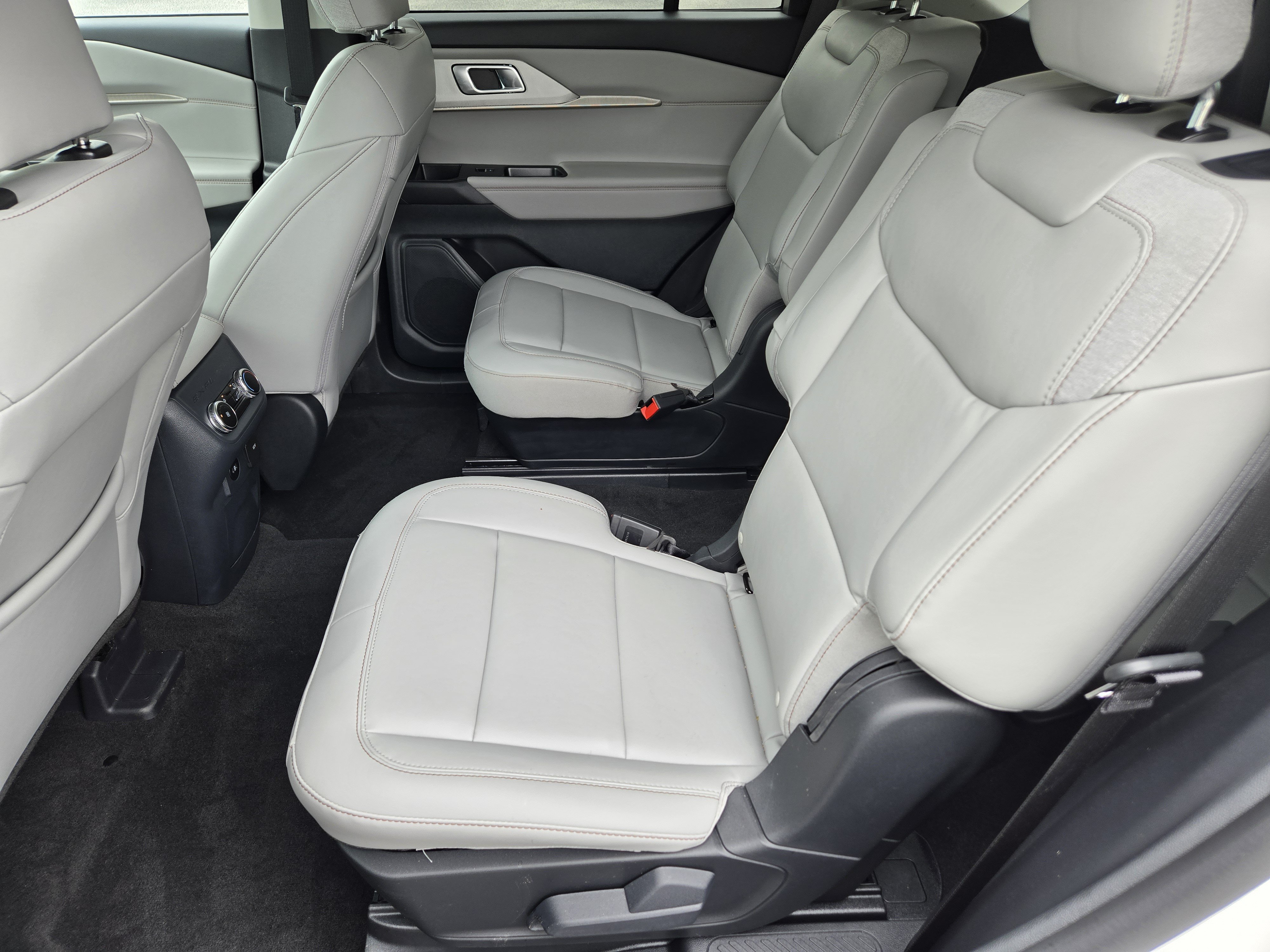 New 2026 Ford Explorer Active w/ Active Comfort Package AWD/4WD image 19