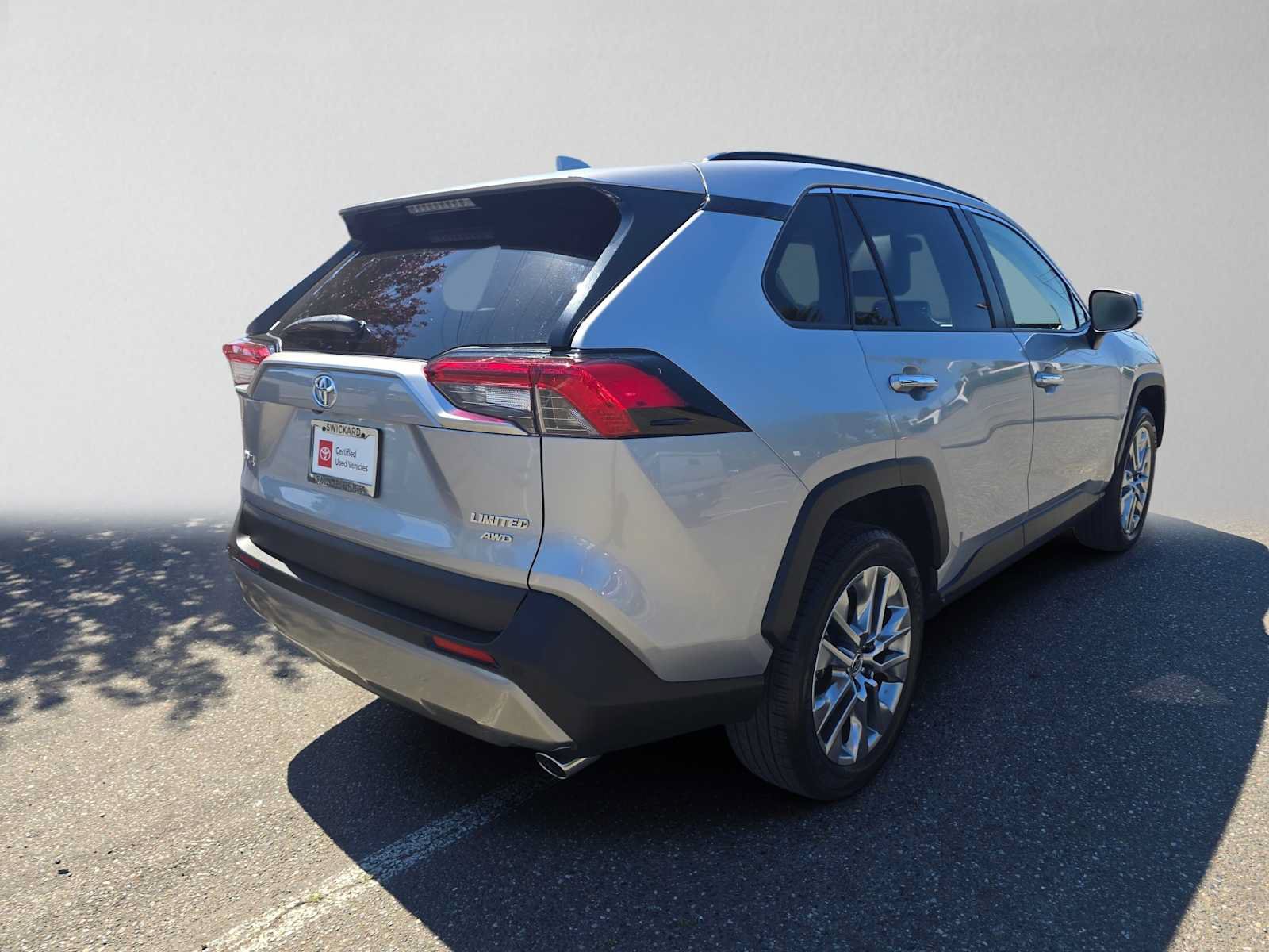 Certified 2022 Toyota RAV4 Limited AWD/4WD image 7
