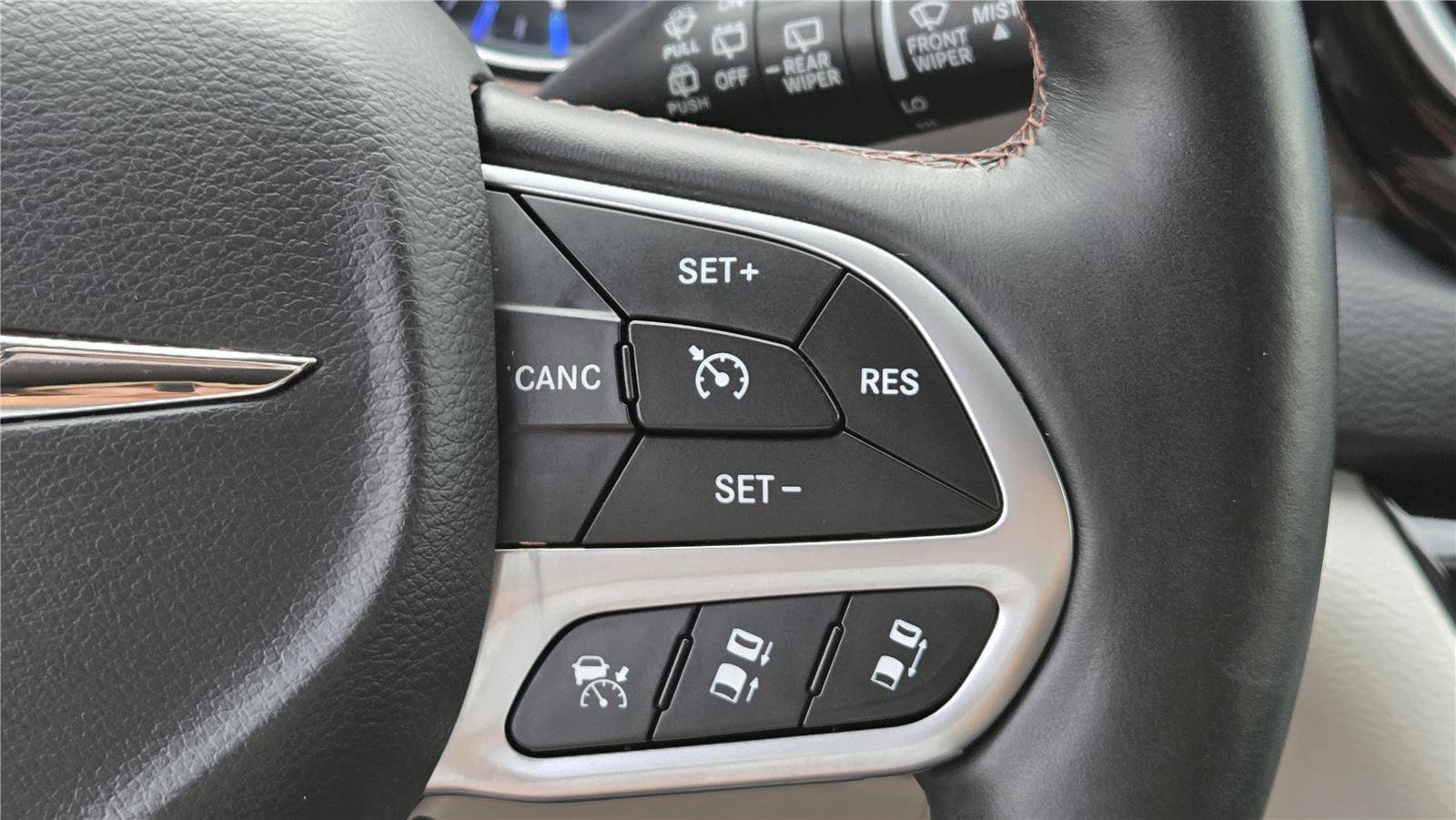 Used 2017 Chrysler Pacifica Touring-L Plus w/ Advanced Safetytec Group FWD image 20
