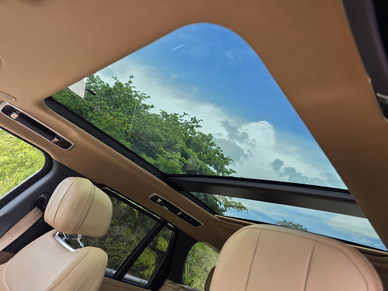 New 2026 Land Rover Range Rover SE image 12